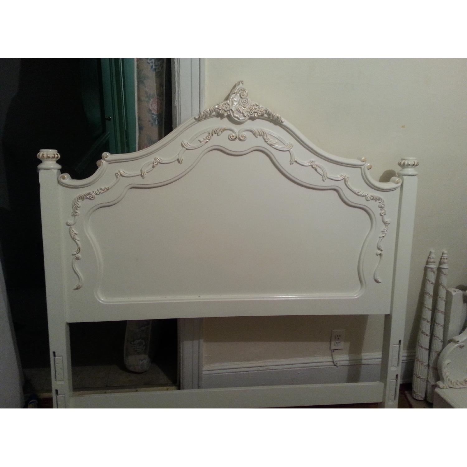 Victorian Era Bedroom Set - image-5