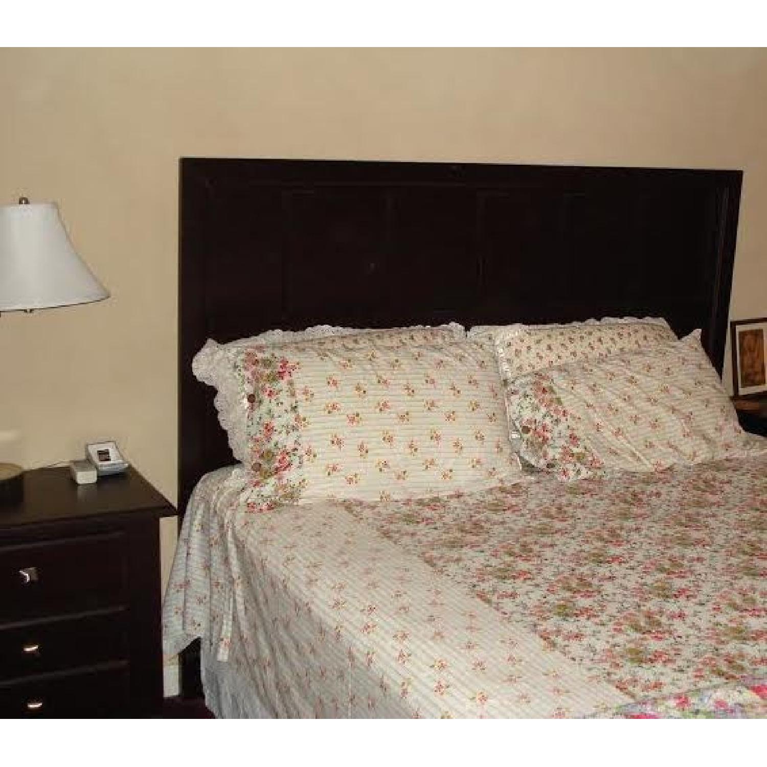 Ashley's 5 Piece Queen Bedroom Set - image-4