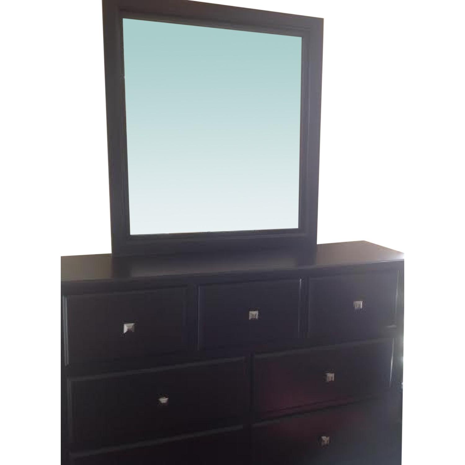 Ashley's 5 Piece Queen Bedroom Set - image-7