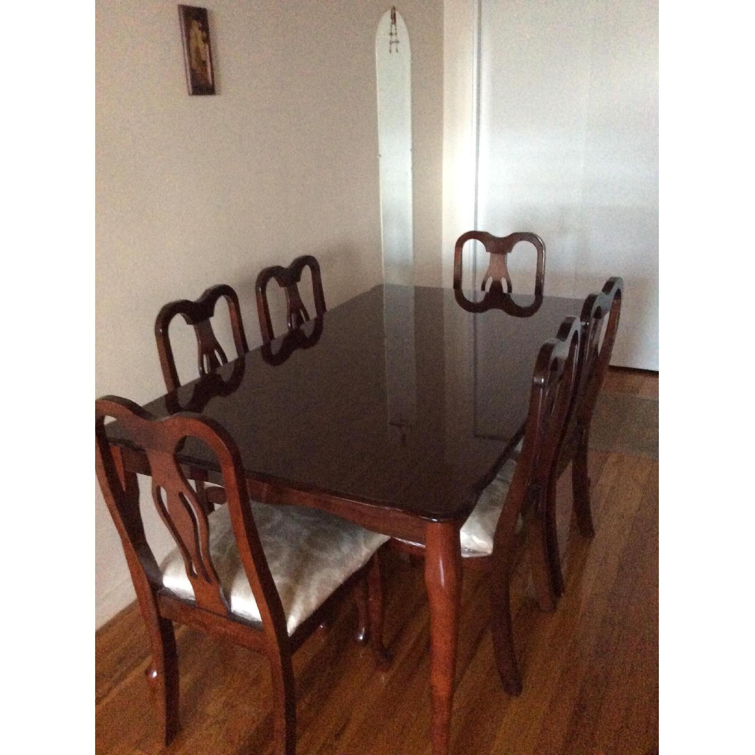 High Gloss Dark Cherry Dining Table w/ 6 Chairs in Ivory Upholstery AptDeco