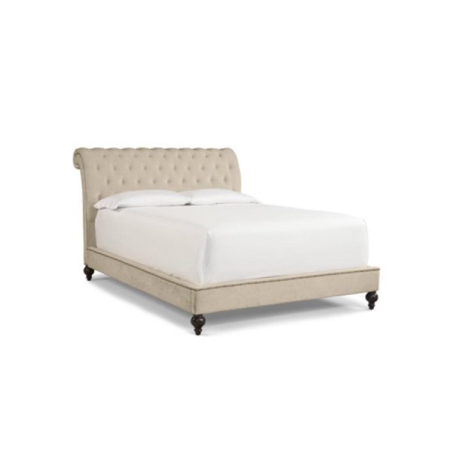 Victoria Queen Bedroom Set - image-2