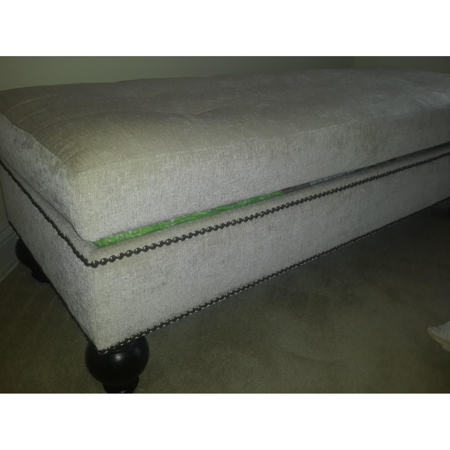 Victoria Queen Bedroom Set - image-14
