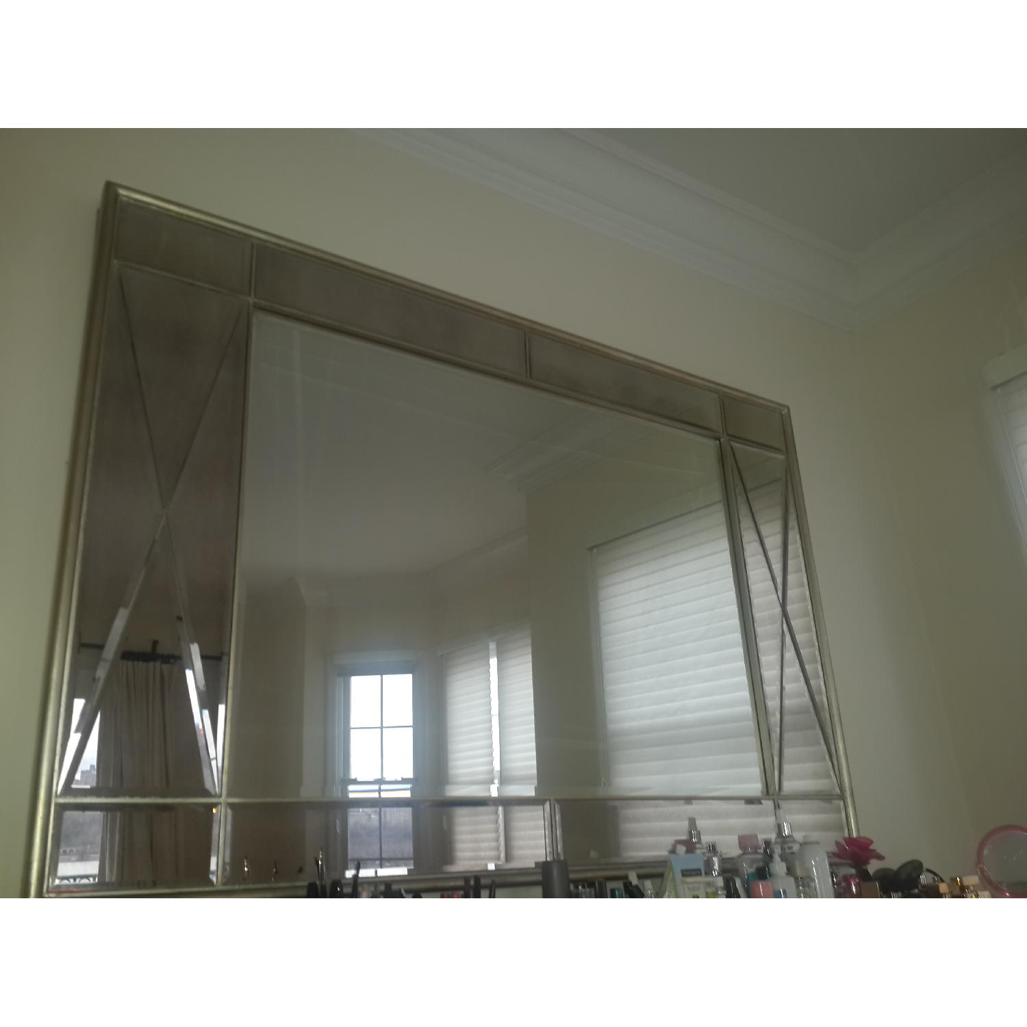 Victoria Queen Bedroom Set - image-16