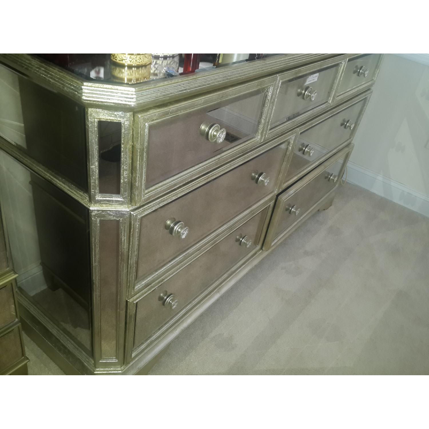 Victoria Queen Bedroom Set - image-18
