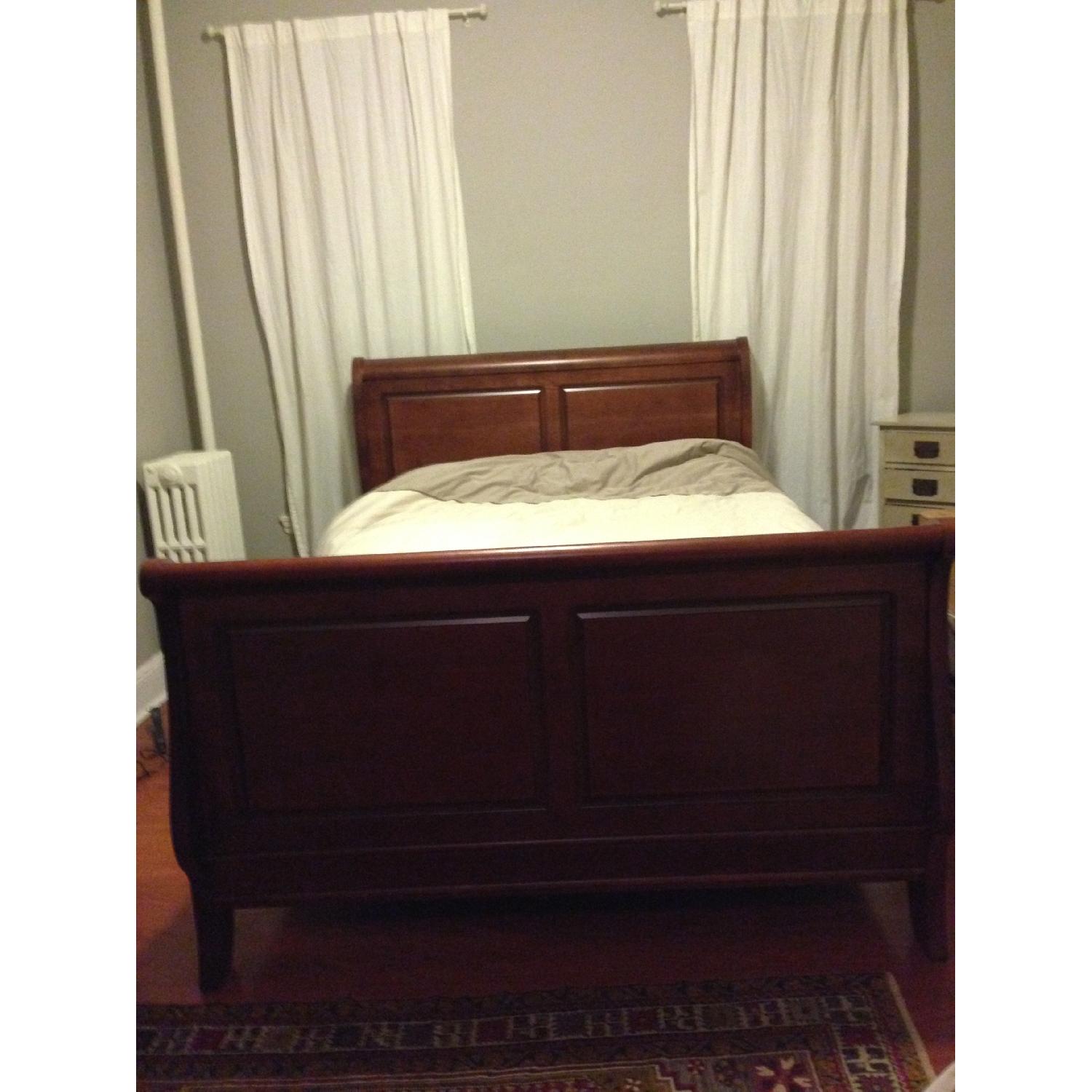 Raymour & Flanigan Queen Size Sleigh Bed AptDeco
