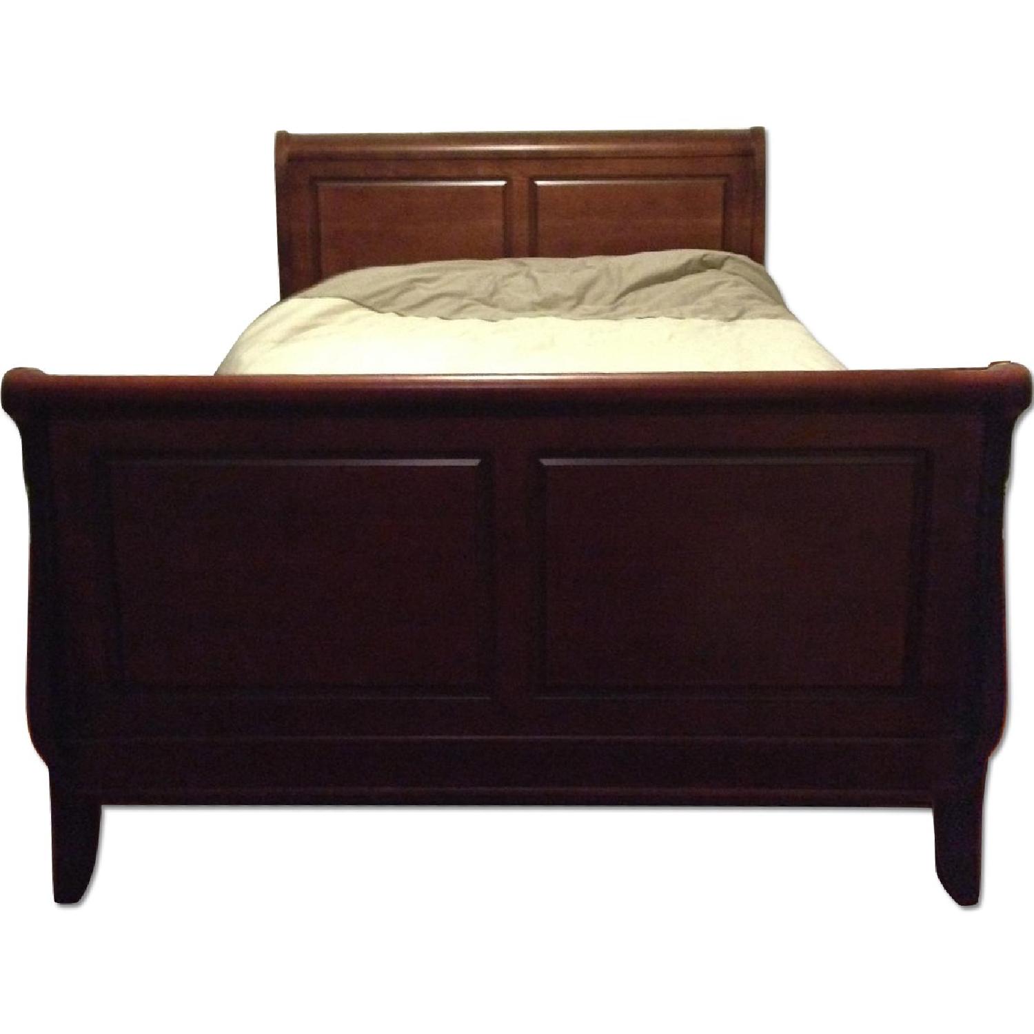 Raymour & Flanigan Queen Size Sleigh Bed AptDeco