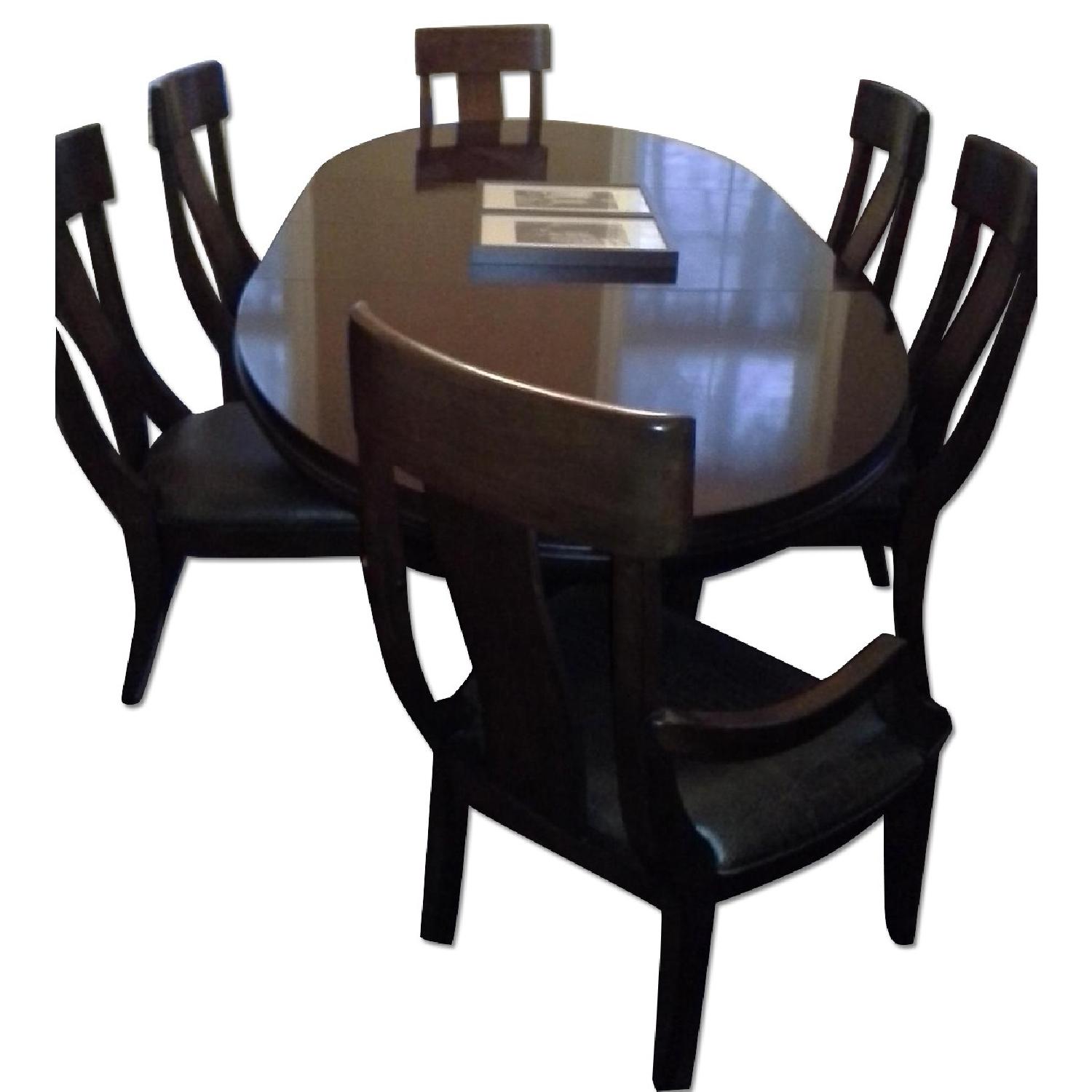 Oval Dining Room Table w/ 6 Chairs - AptDeco
