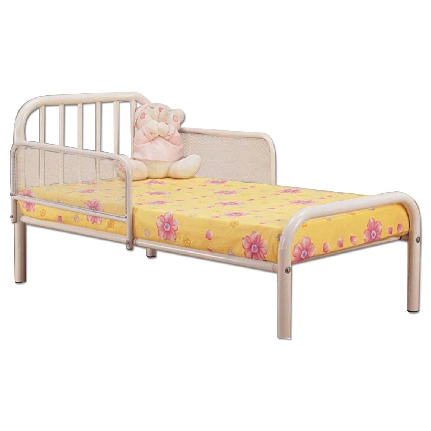 K&B Furniture Baby's Crib - image-0