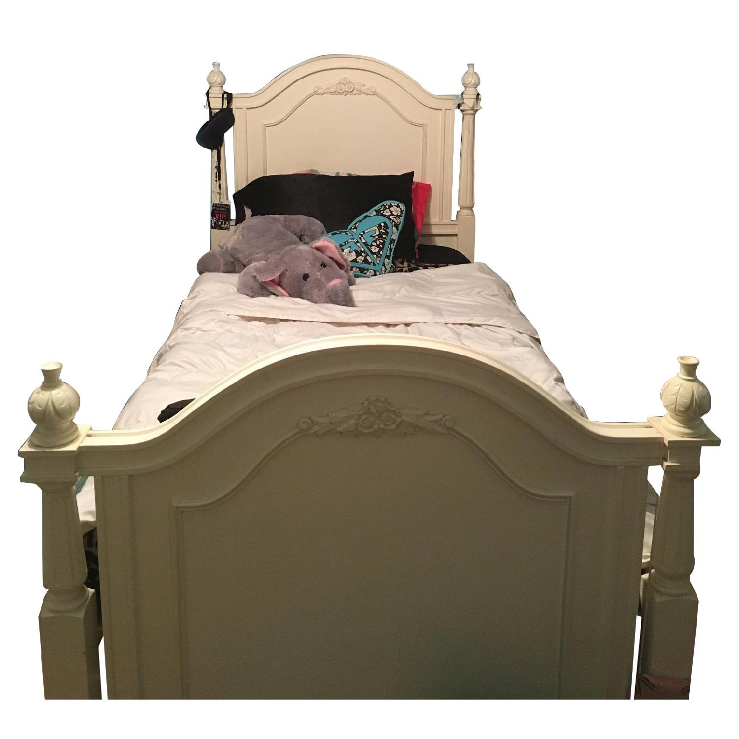 Stanley Furniture Twin Trundle Bed AptDeco