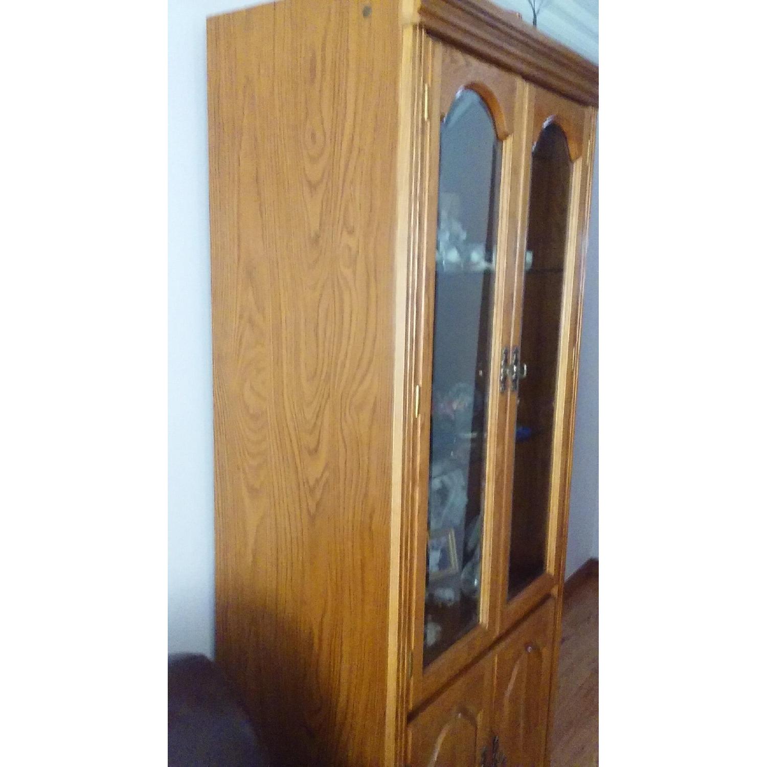 Broyhill Furniture Lighted Curio AptDeco