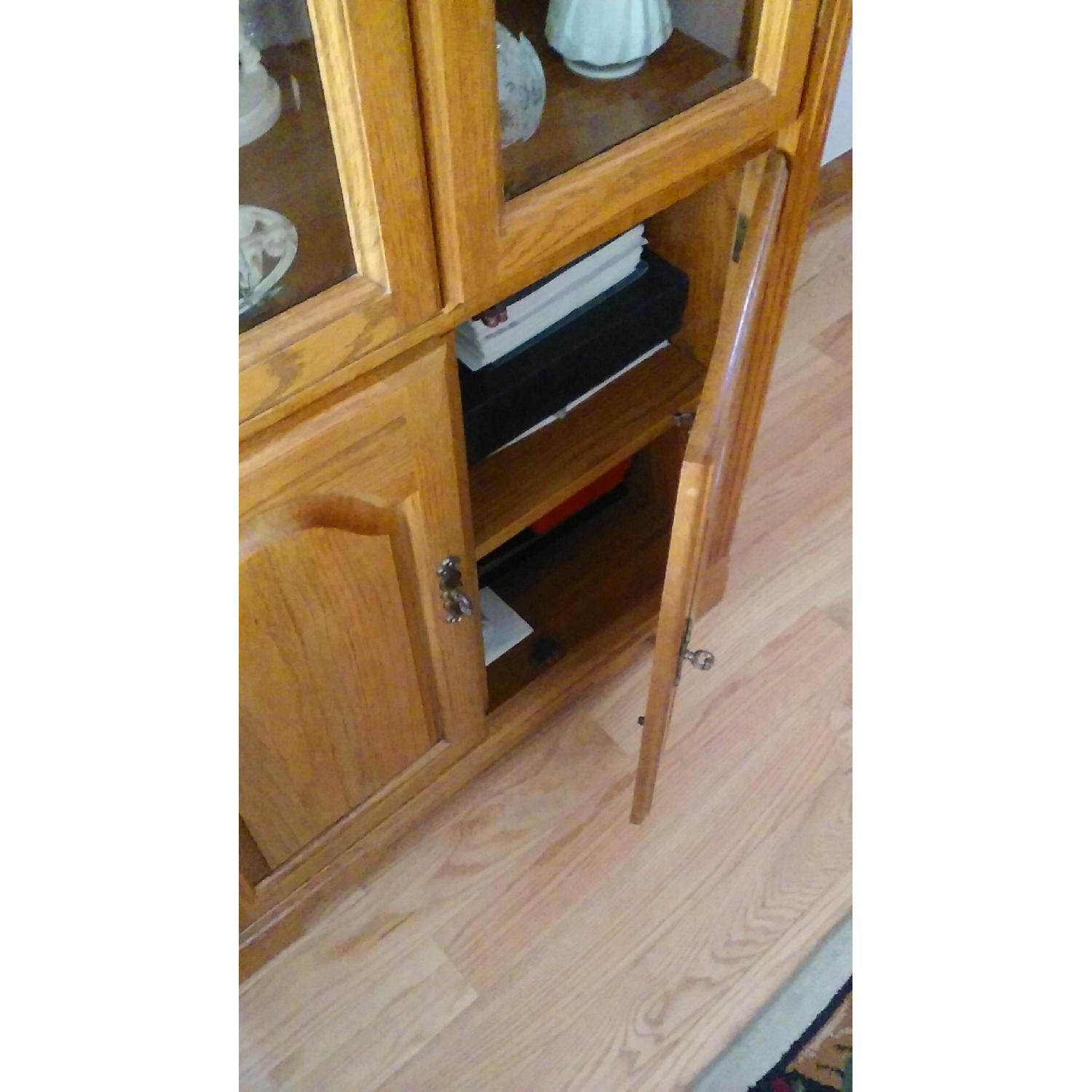 Broyhill Furniture Lighted Curio AptDeco