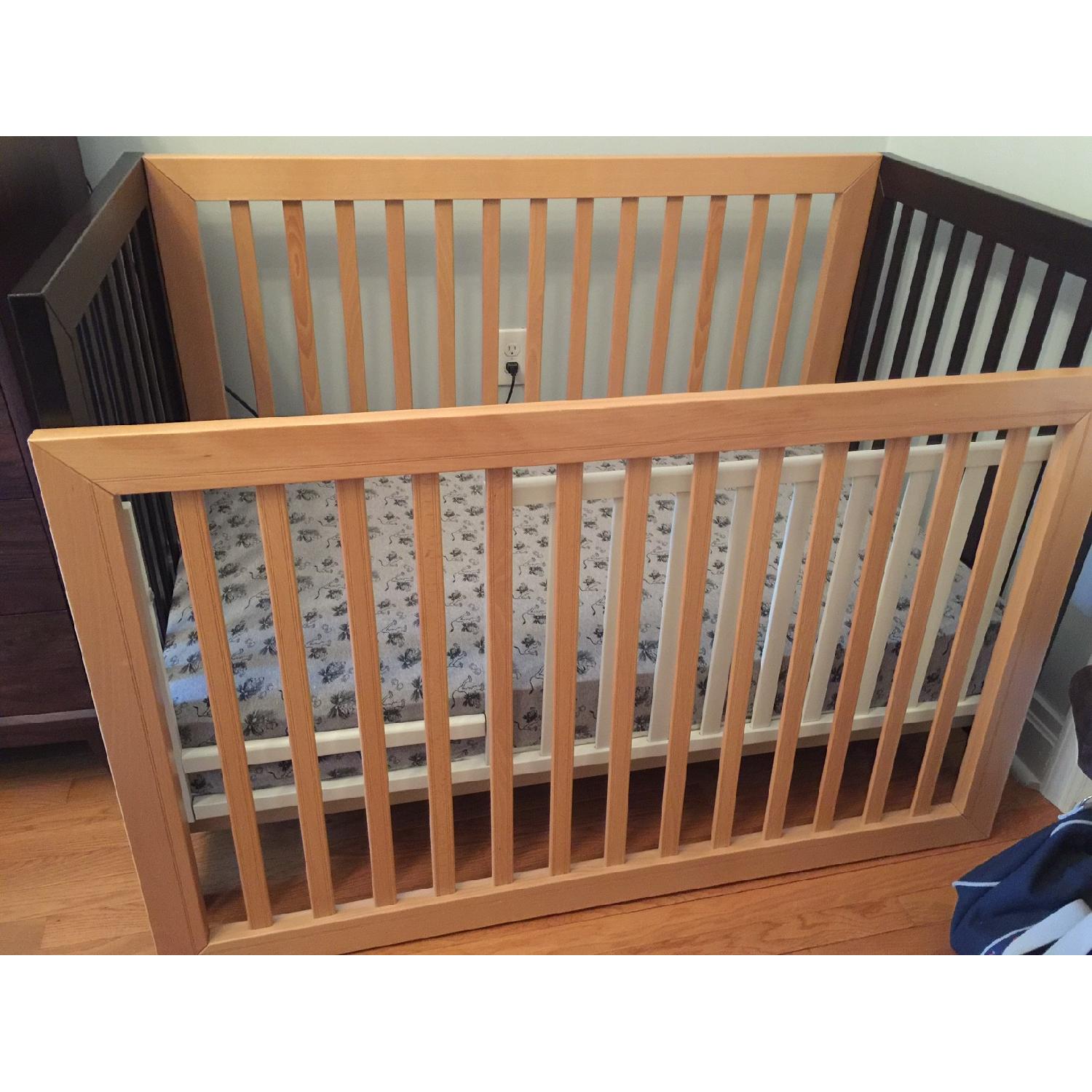 Sorelle City Lights Commuter Crib/Toddler Bed - AptDeco
