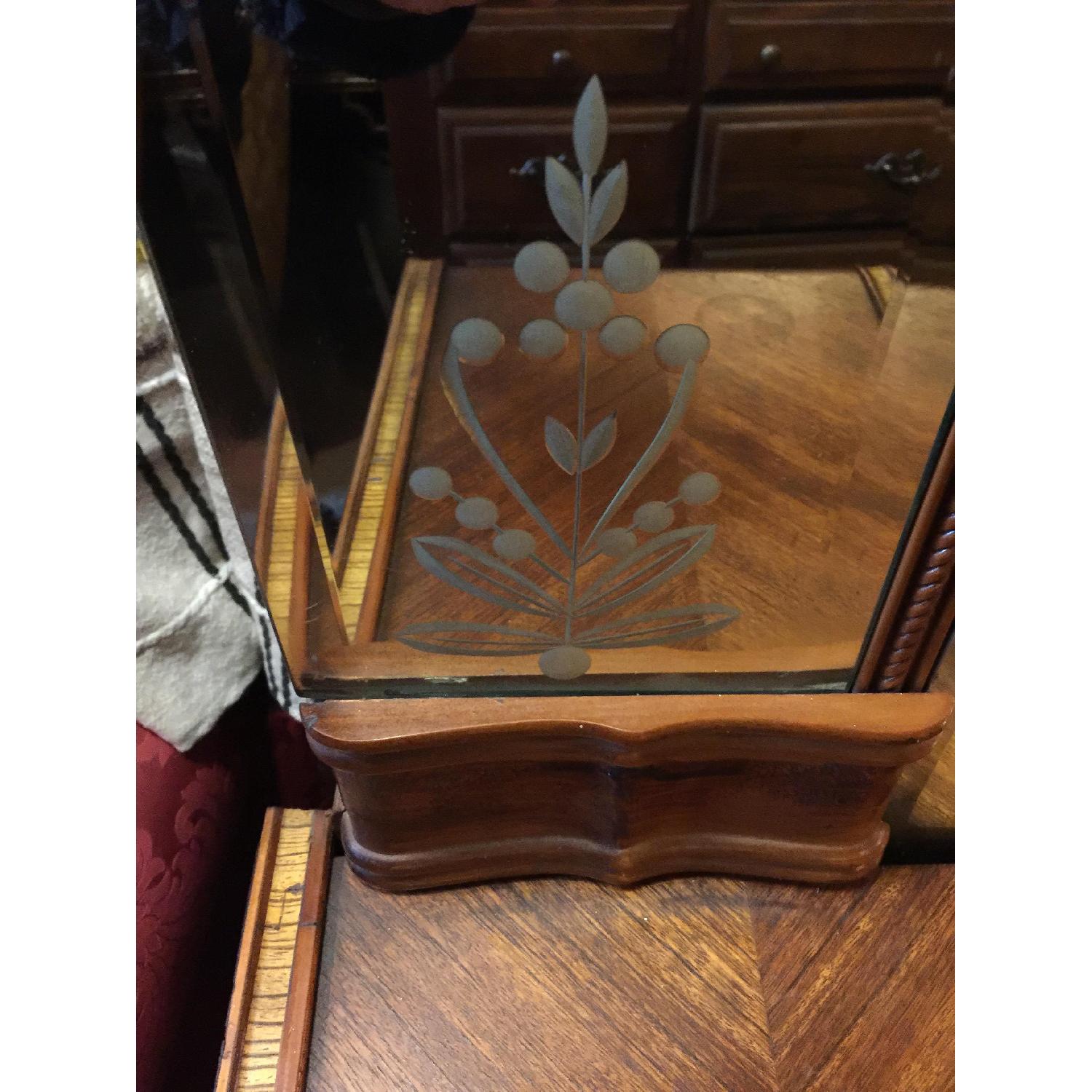 Antique 1930s Art Deco Waterfall Vanity Dresser w/ Original Handles & Beverly Etched Mirror - image-3