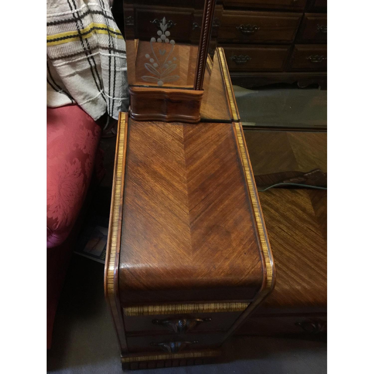 Antique 1930s Art Deco Waterfall Vanity Dresser w/ Original Handles & Beverly Etched Mirror - image-4