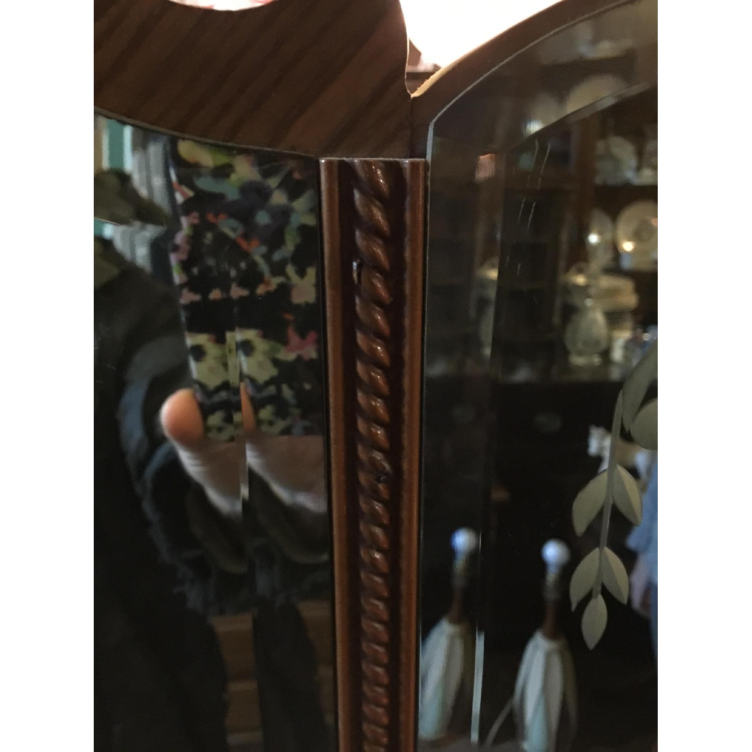 Antique 1930s Art Deco Waterfall Vanity Dresser w/ Original Handles & Beverly Etched Mirror - image-11