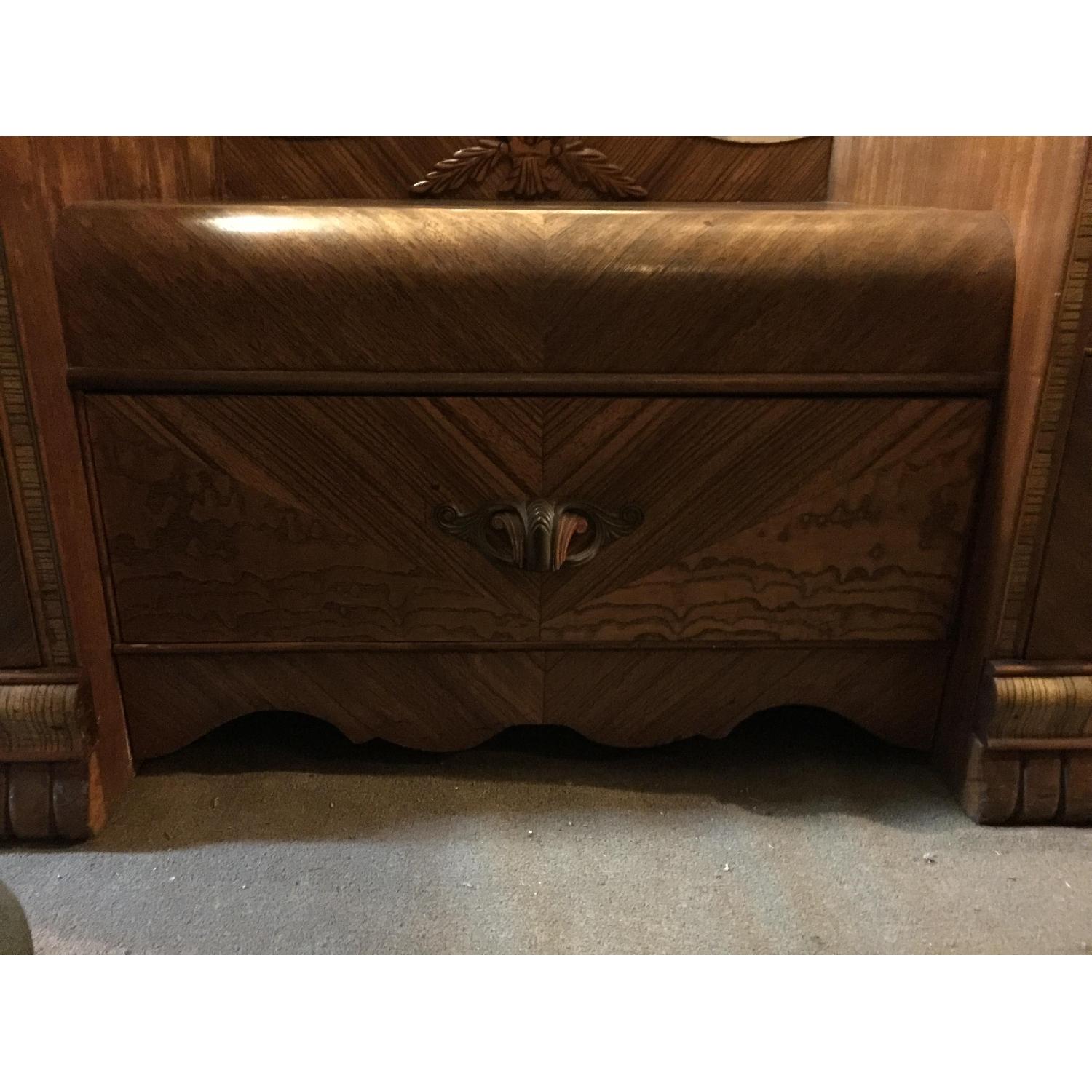 Antique 1930s Art Deco Waterfall Vanity Dresser w/ Original Handles & Beverly Etched Mirror - image-13