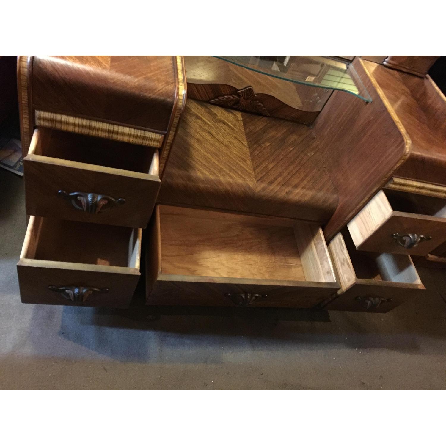 Antique 1930s Art Deco Waterfall Vanity Dresser w/ Original Handles & Beverly Etched Mirror - image-25