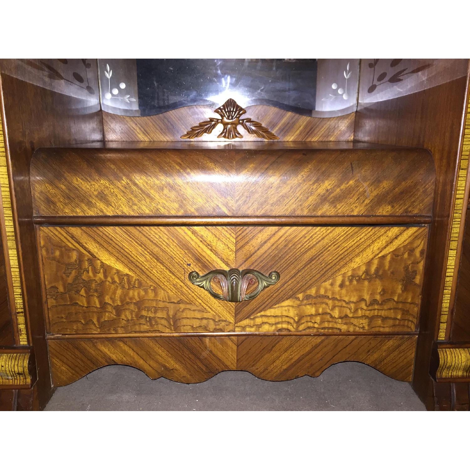 Antique 1930s Art Deco Waterfall Vanity Dresser w/ Original Handles & Beverly Etched Mirror - image-27