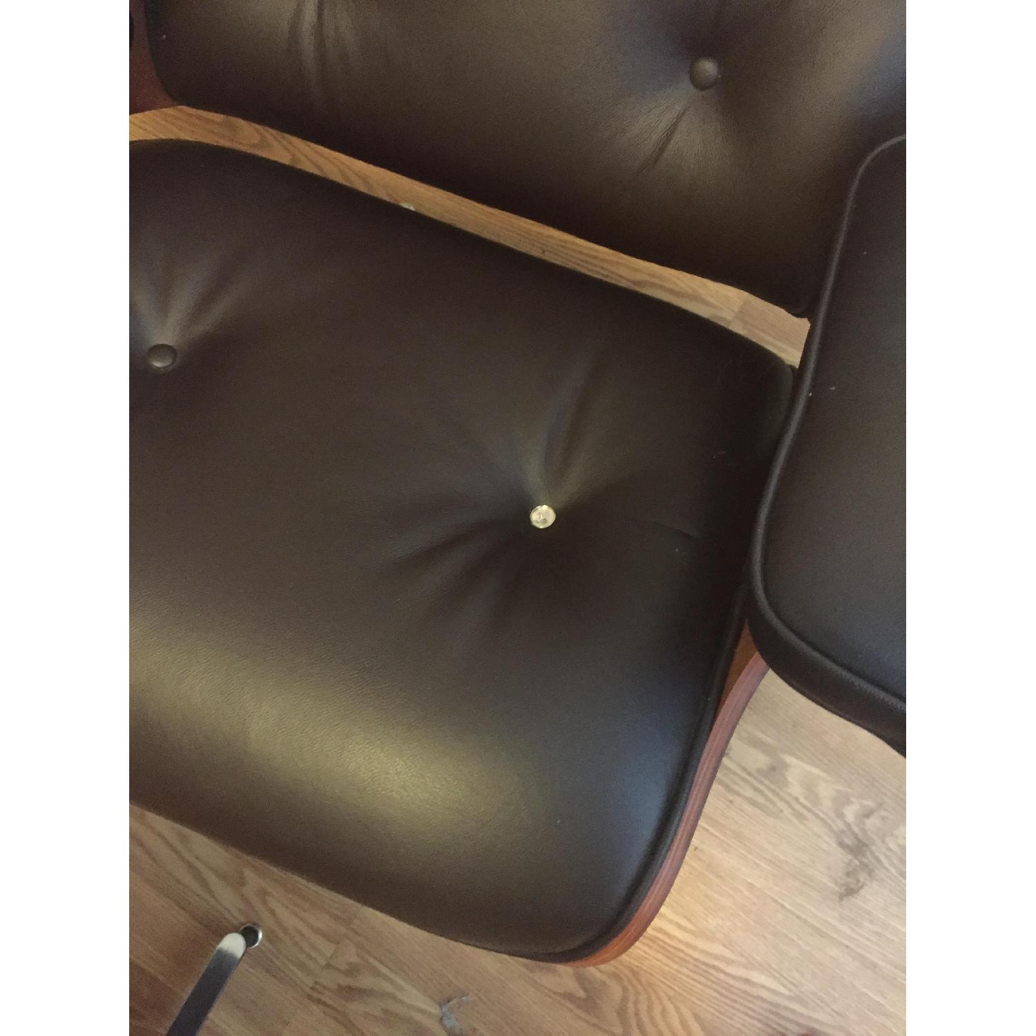 Mid-Century Style Lounge Chair in Black Leather - image-5