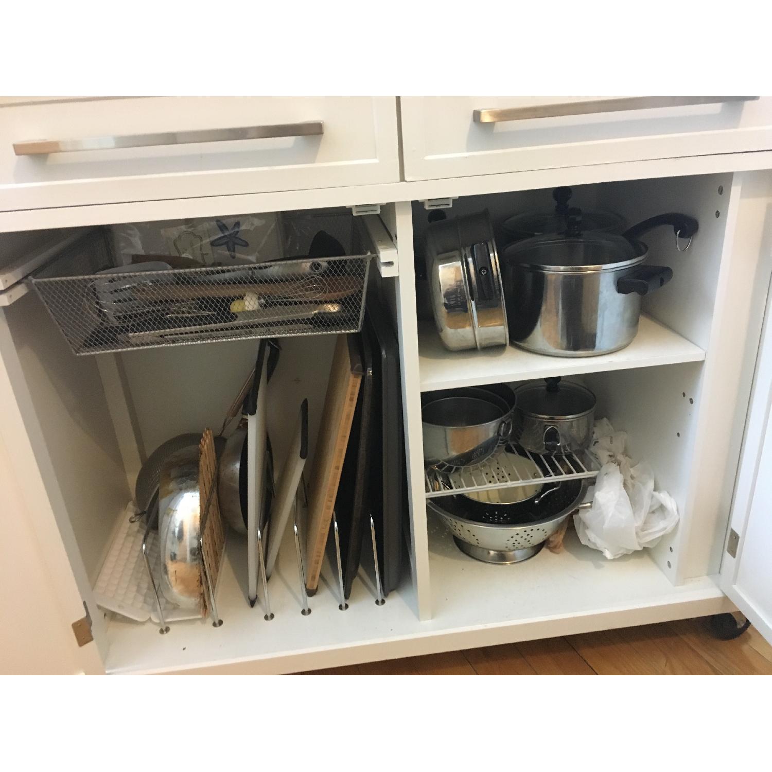 Real Simple Rolling Kitchen Island in White w/ Bar Stools
