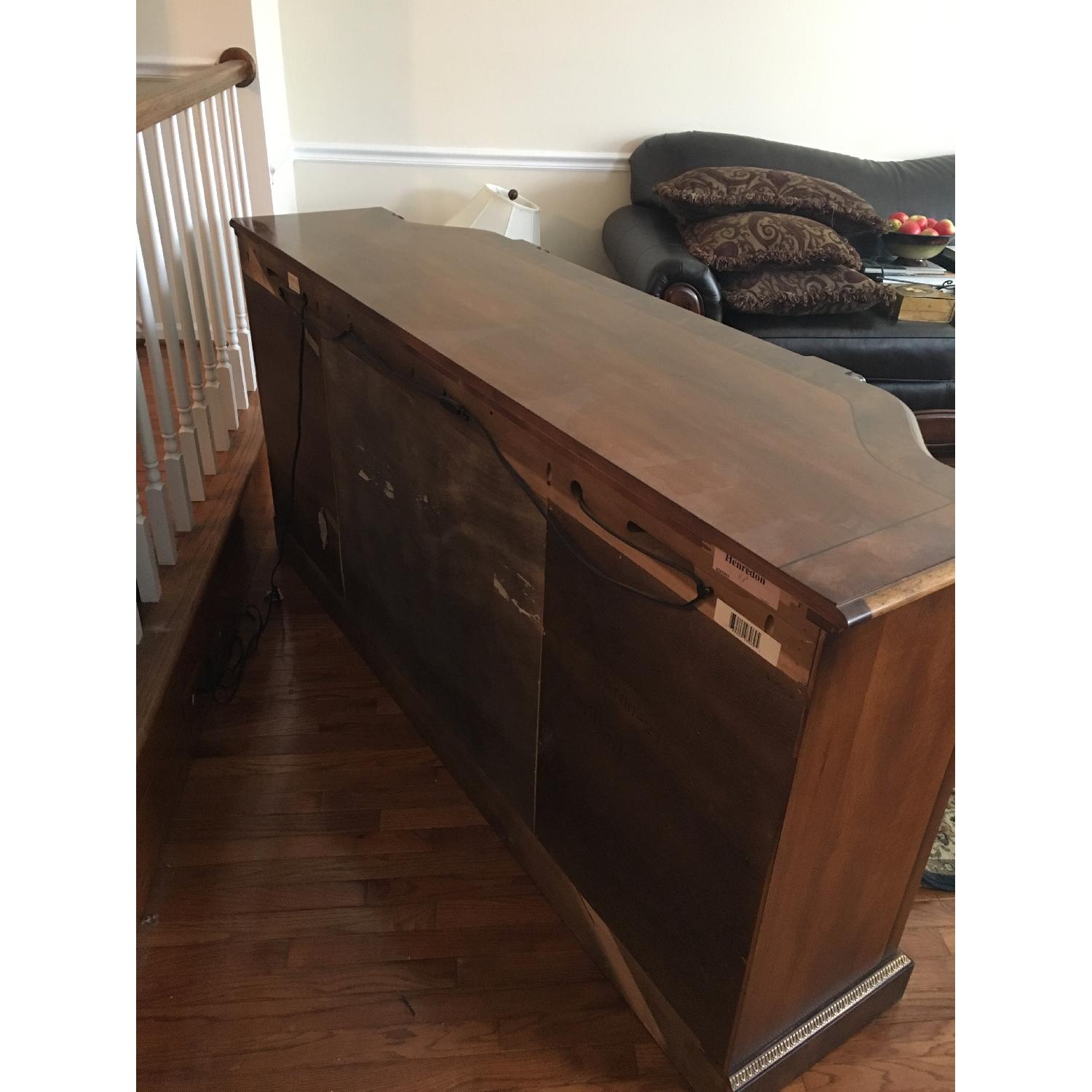 Henredon Buffet w/ Side Glass Doors w/ Lights - image-4