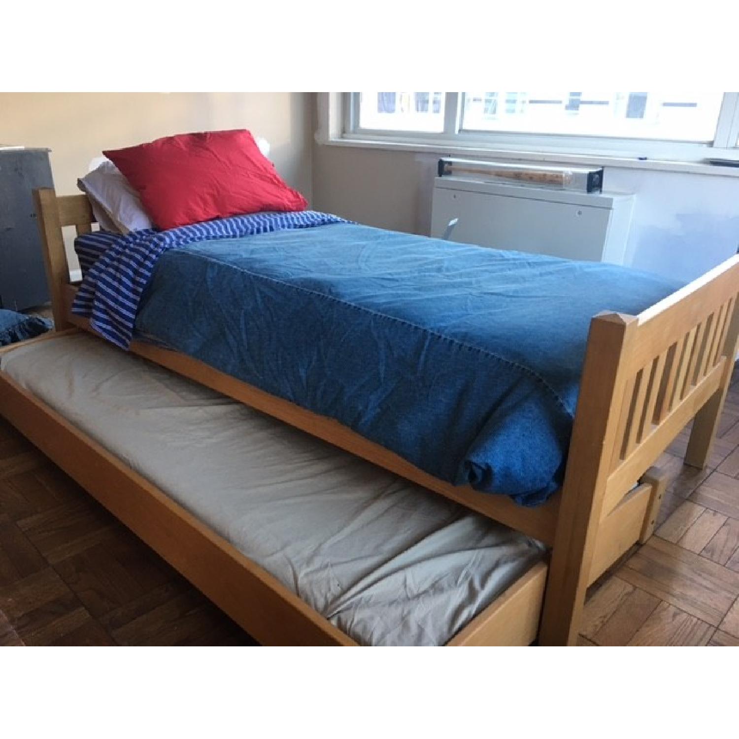 Scott Jordan Pacific Rim Woodworking Solid Maple 3 Piece Bedroom Set - image-8