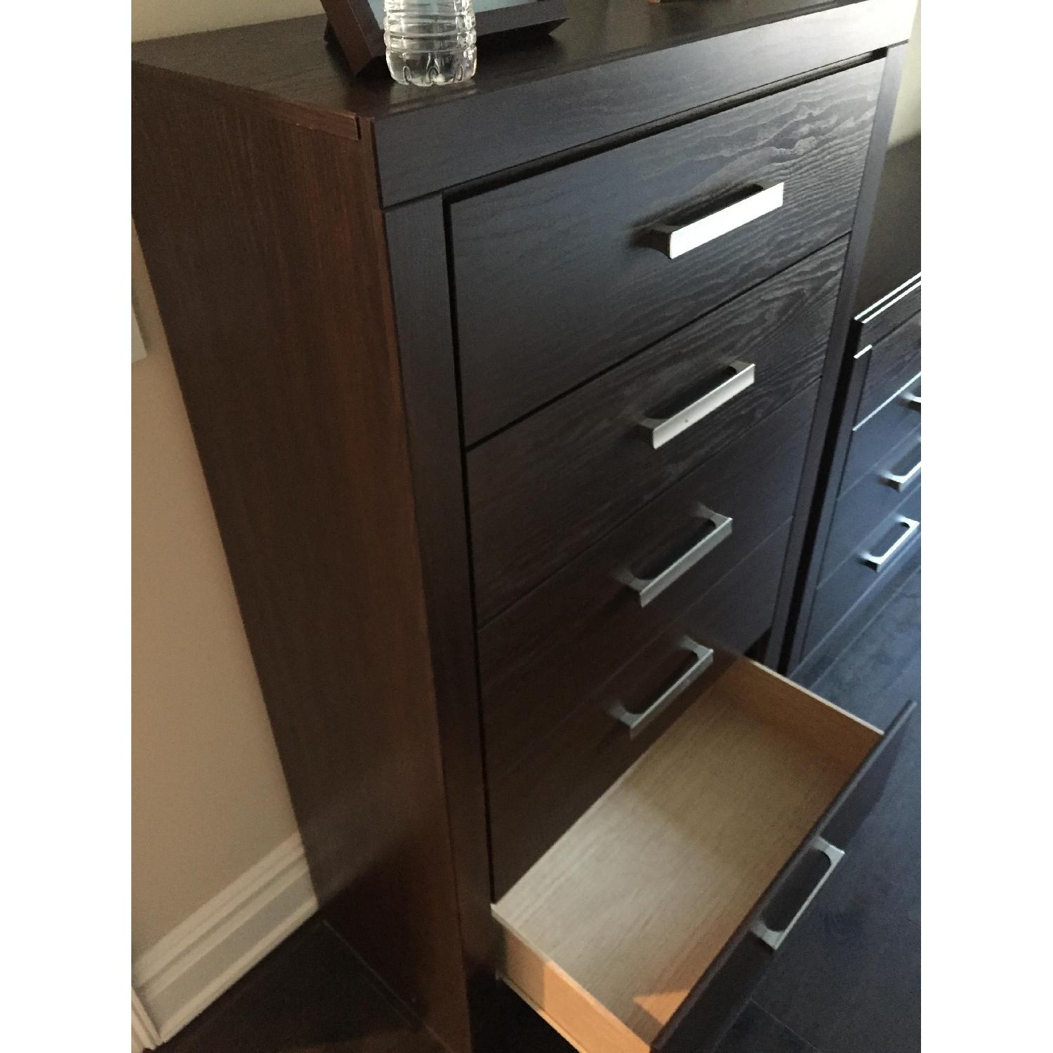 Ashley's Chocolate Brown 5-Drawer Dresser - AptDeco Ashley's Chocolate Brown 5-Drawer Dresser - AptDeco