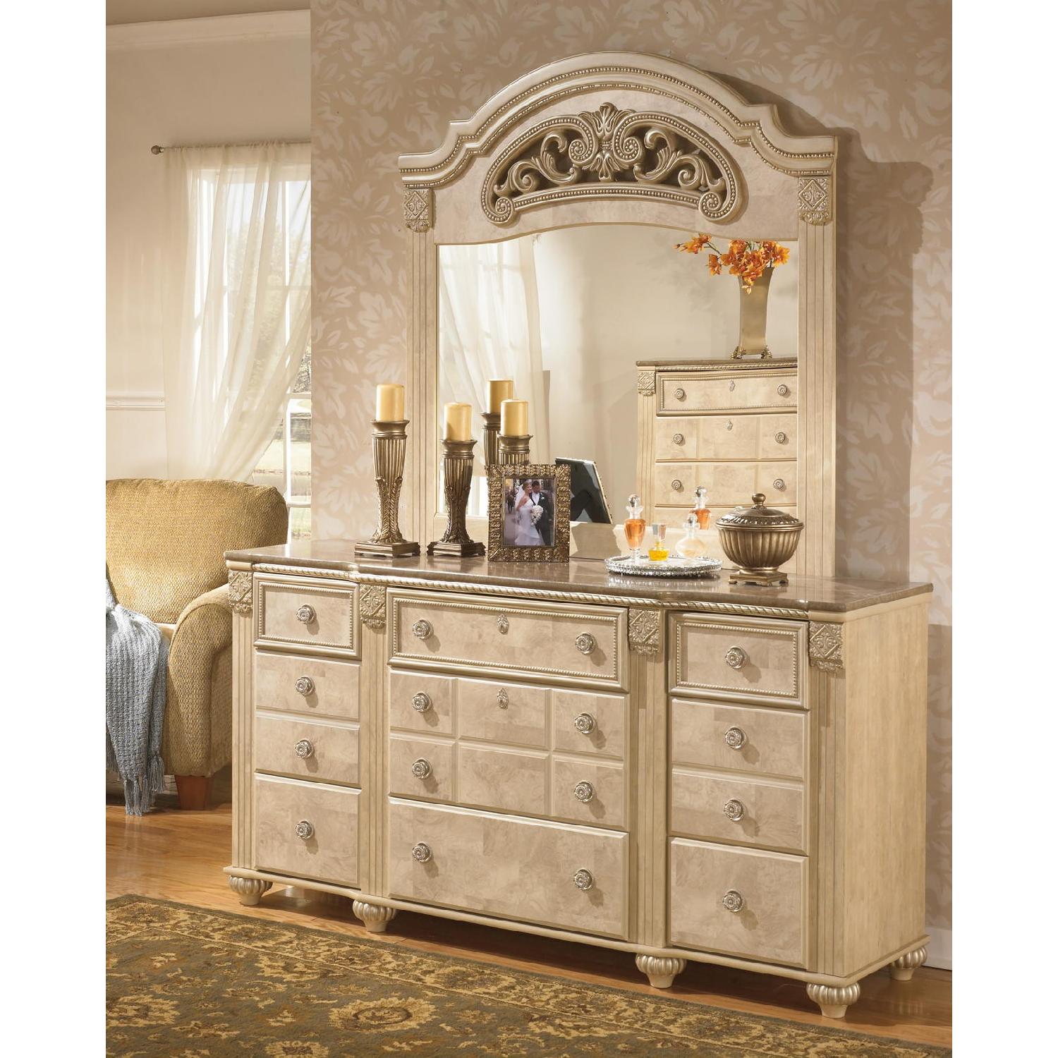 Ashley's Saveaha Classic Dresser in Light Beige - image-2