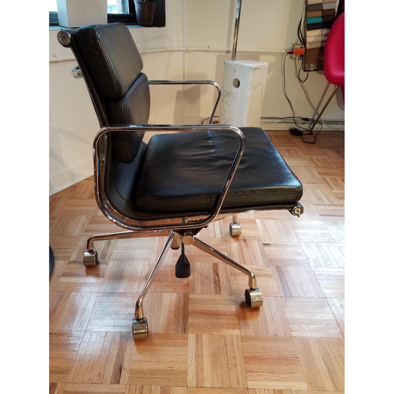 Eames Aluminium Group Style Softpad Management Chair - image-1