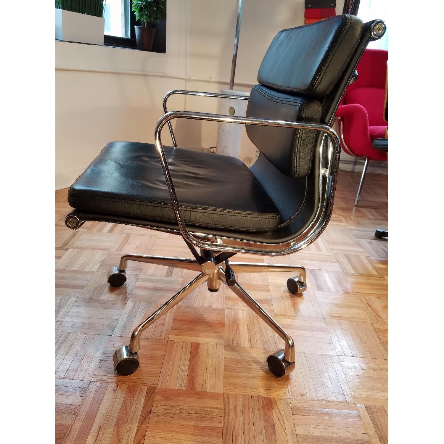 Eames Aluminium Group Style Softpad Management Chair - image-3