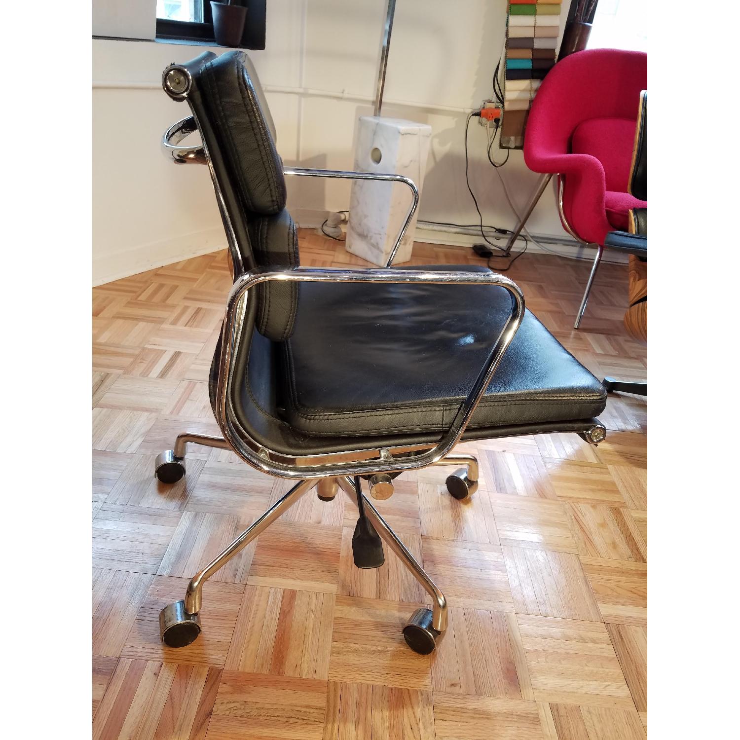 Eames Aluminium Group Style Softpad Management Chair - image-4