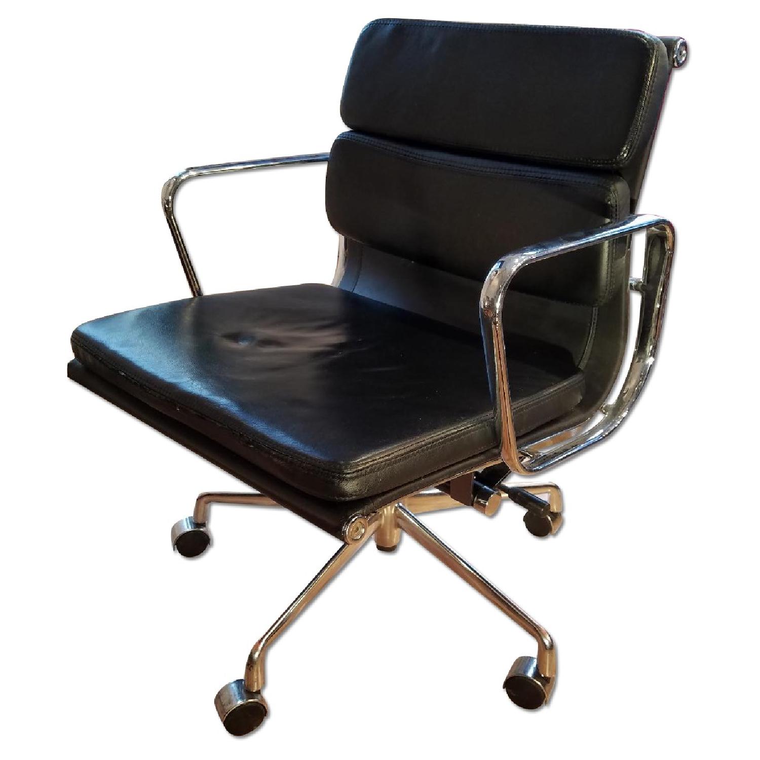 Eames Aluminium Group Style Softpad Management Chair - image-0
