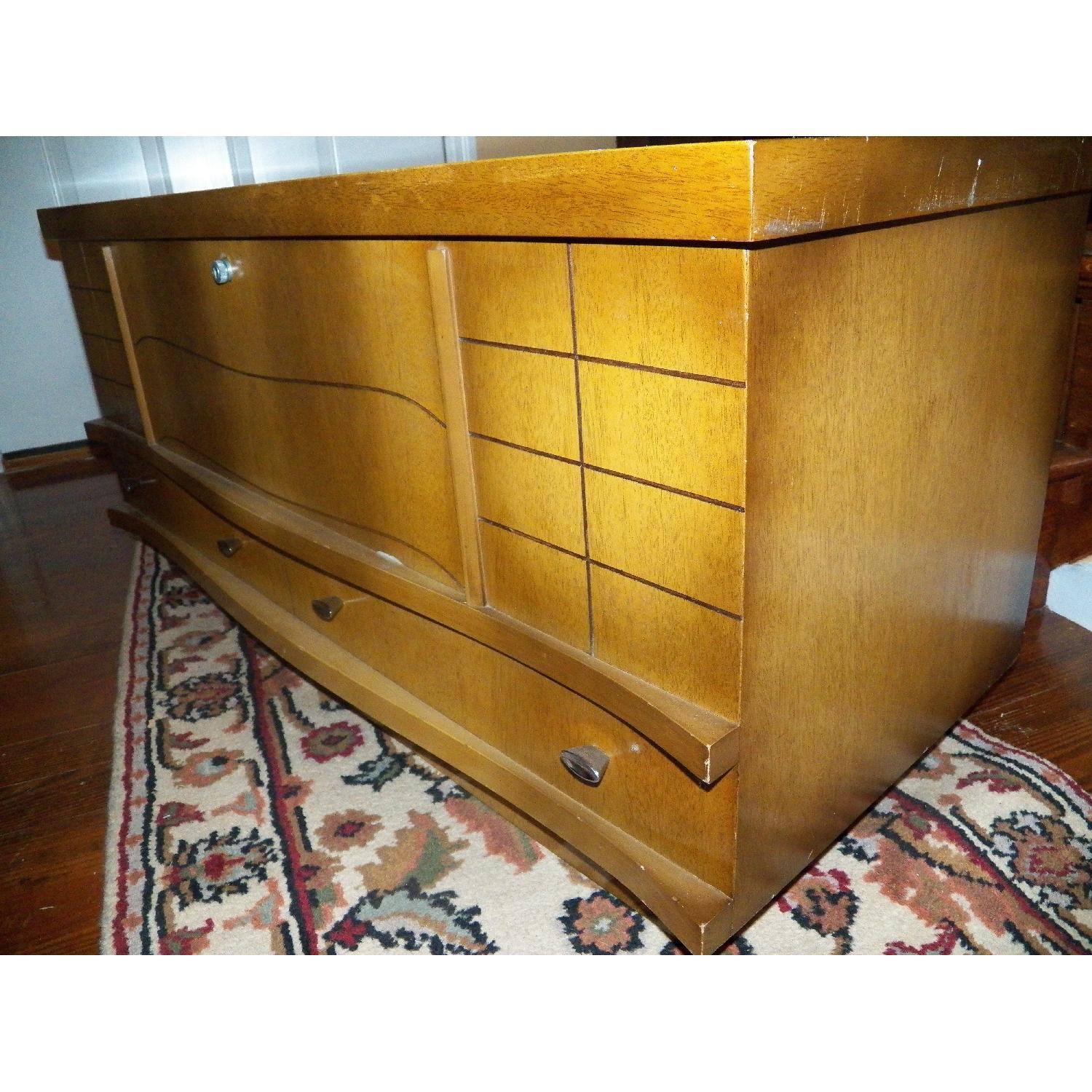 Blond Mahogany Mid-Century Cedar Chest - image-12