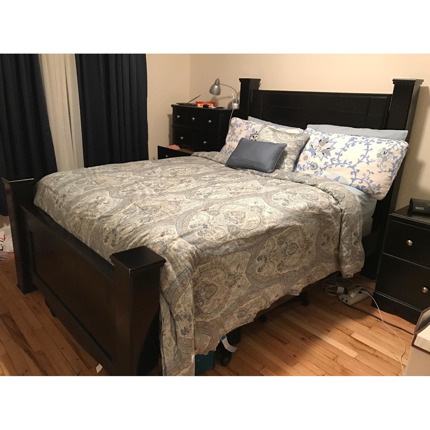 Ashley Shay Poster Bedroom Set       - 6 Pc Starberry Poster Bedroom Set - The shay bedroom set brings together a rich dark finish with the sophisticated detailing to create furniture that is sure to awaken the decor of any bedroom with stylish contemporary flair.