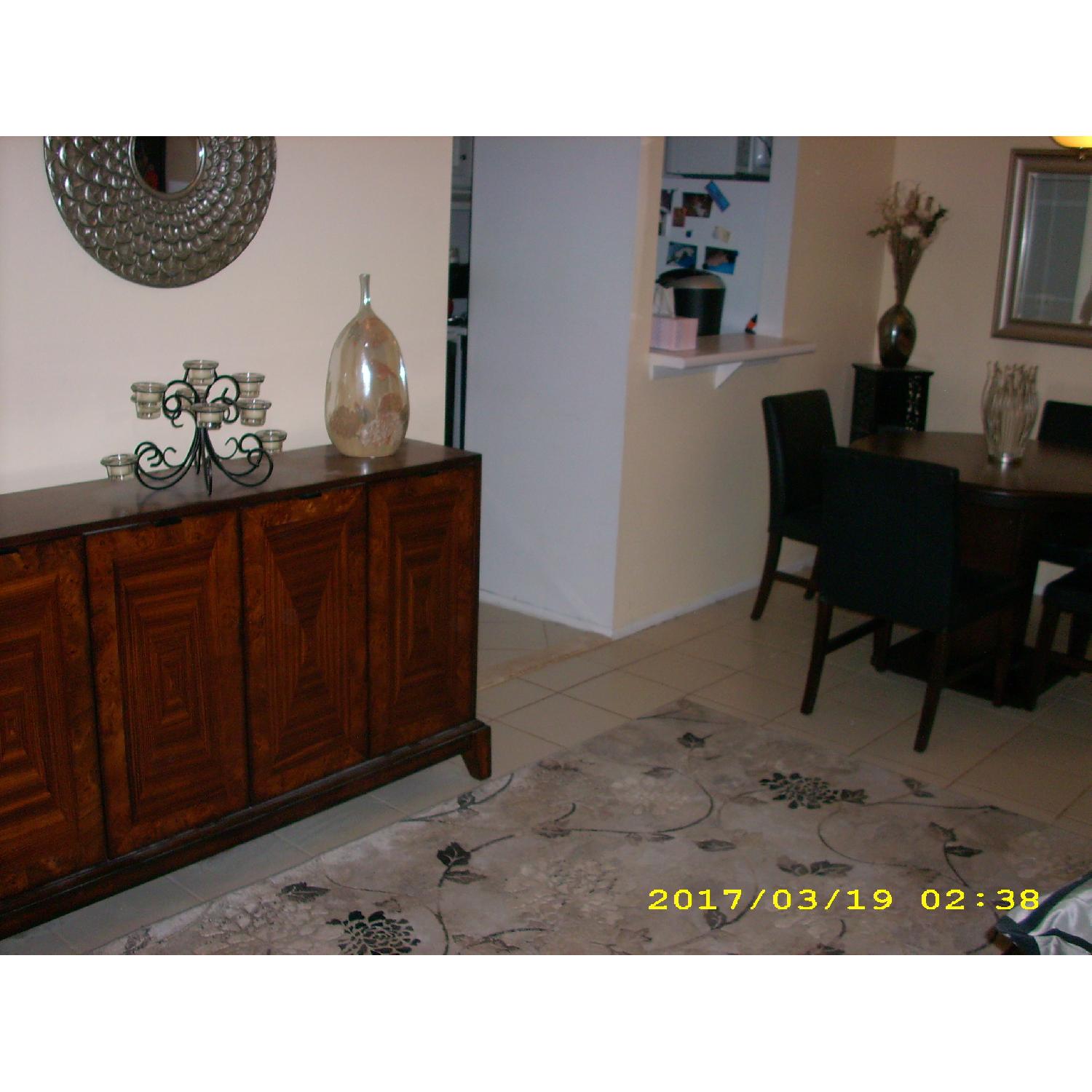 Round Dining Table w/ 4 Leather Chairs AptDeco