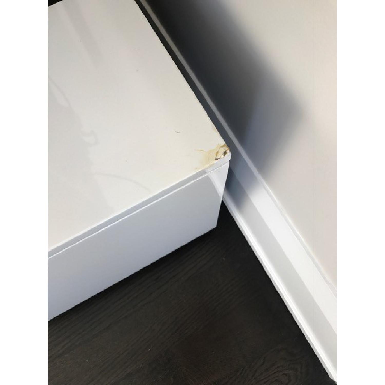 J&M Furniture Modern TV Stand in White Lacquer & Dark Oak - image-4