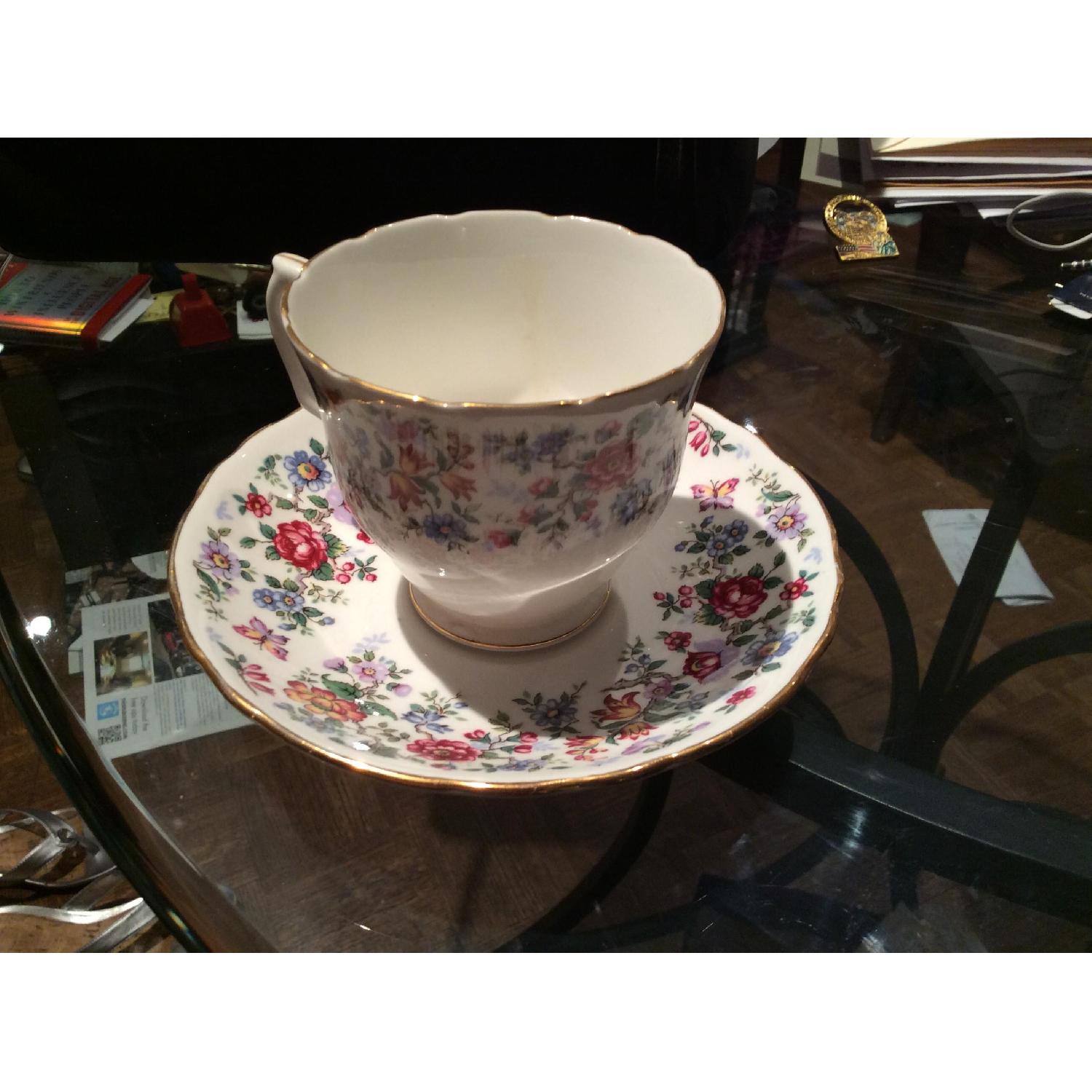 Vintage Staffordshire Bone China Scaloped Gold Trim Tea/Coffee Cups and Saucers - image-3