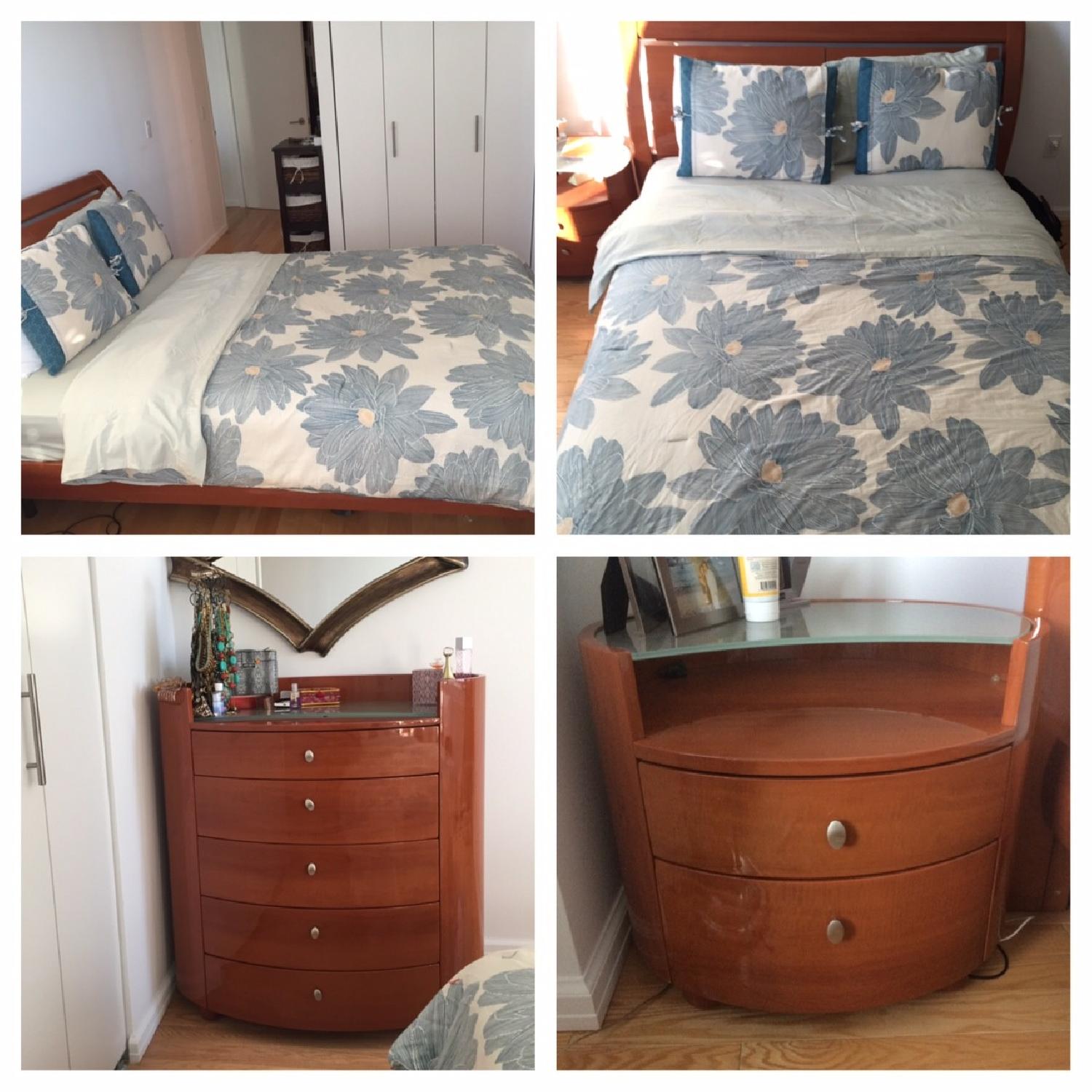 Queen Size 3 Piece Bedroom Set - image-1