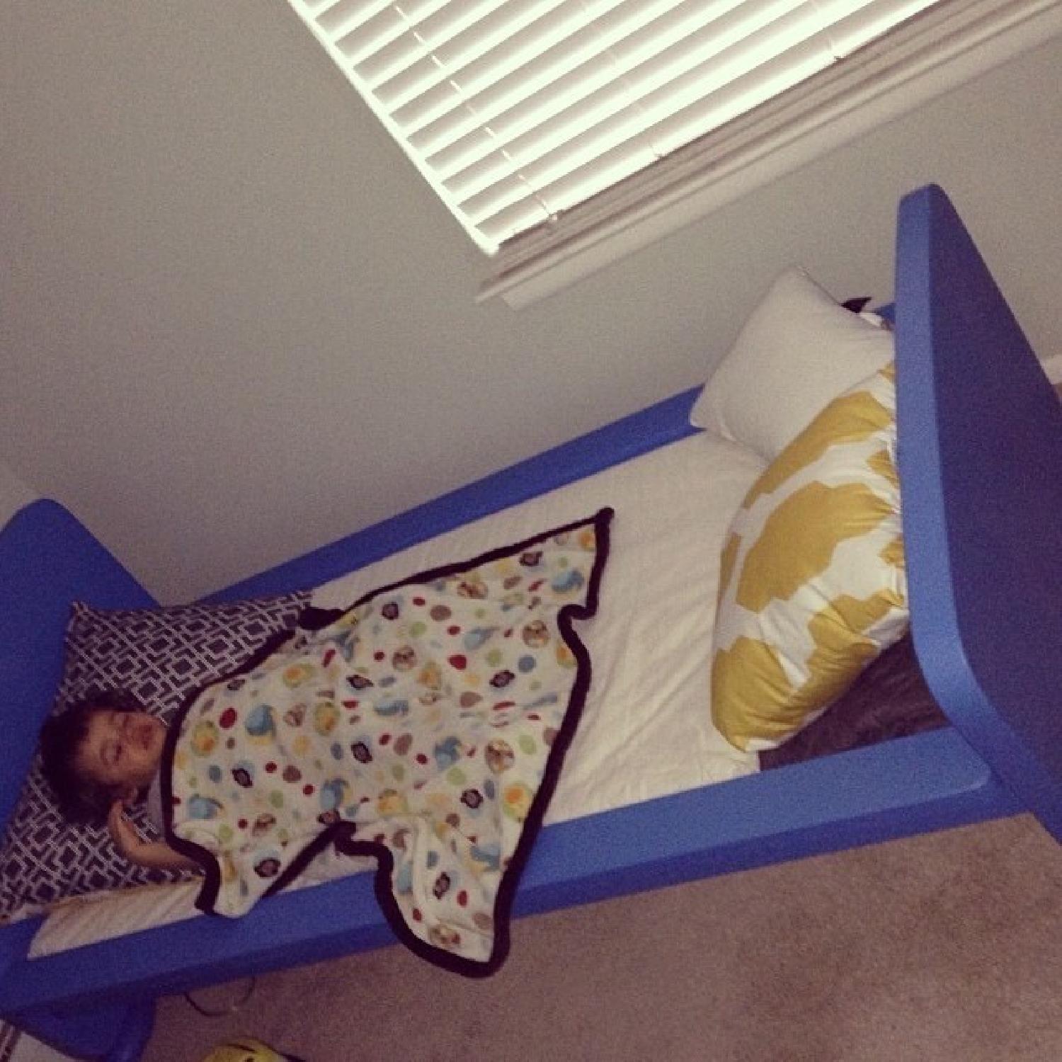 Ikea Mammut Toddler 7 Piece Bedroom Set - image-5