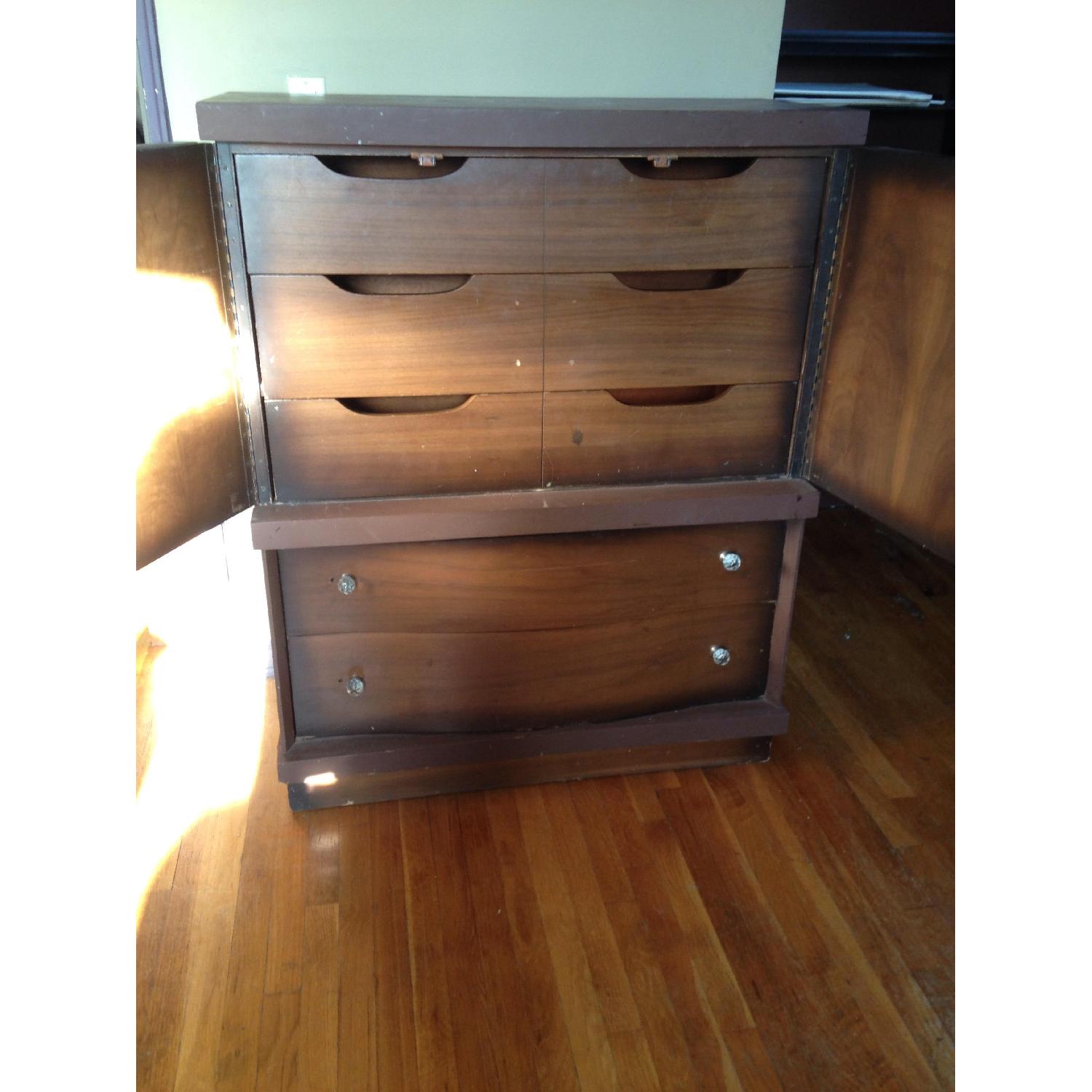 Vintage Ornate Dresser w/ Anthropologie Crystal Knobs - image-7