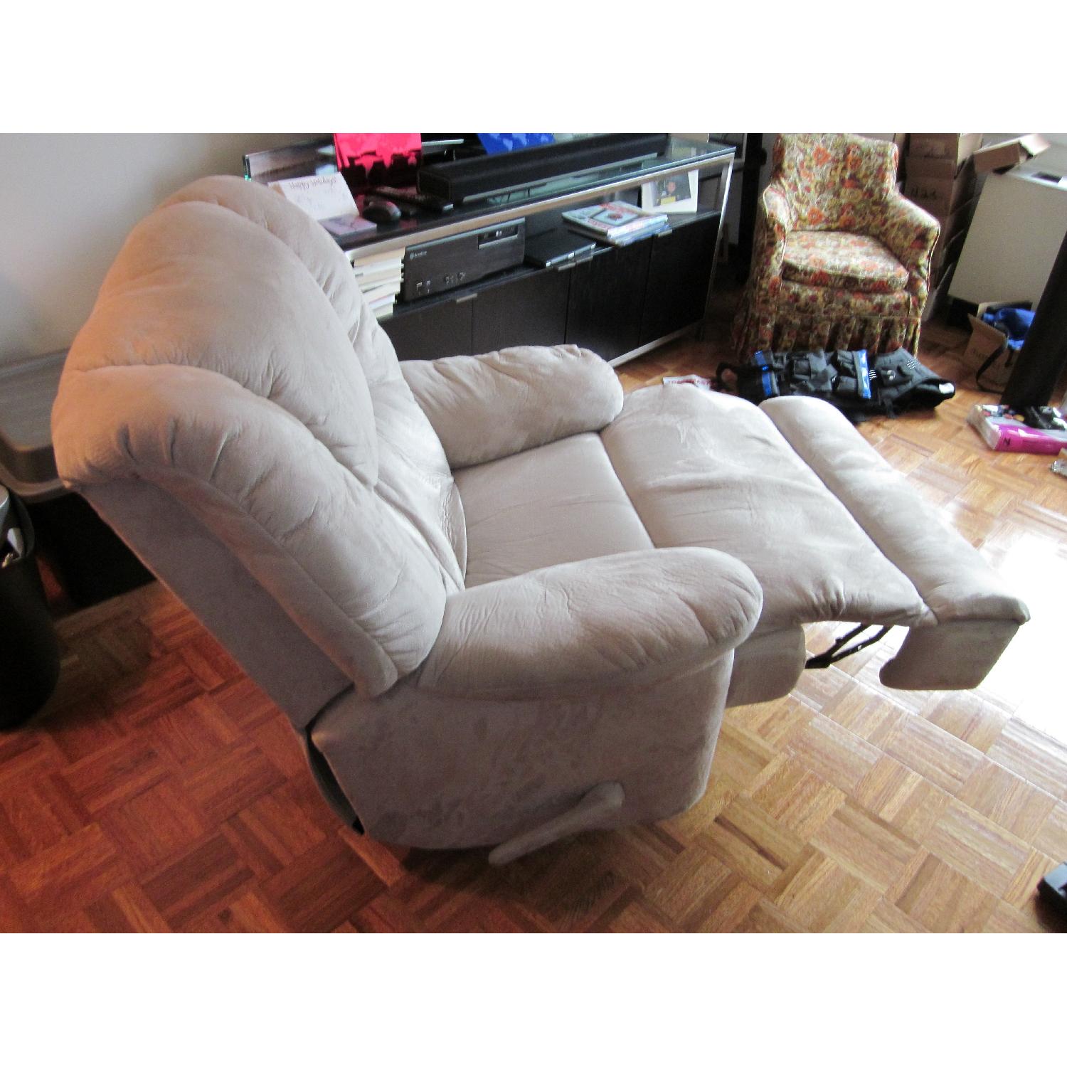 White/Cream Reclining Chair - image-4