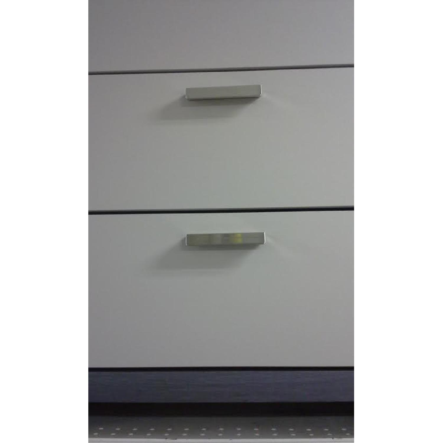 Ashley's Grey 5 Drawer Chest - image-5