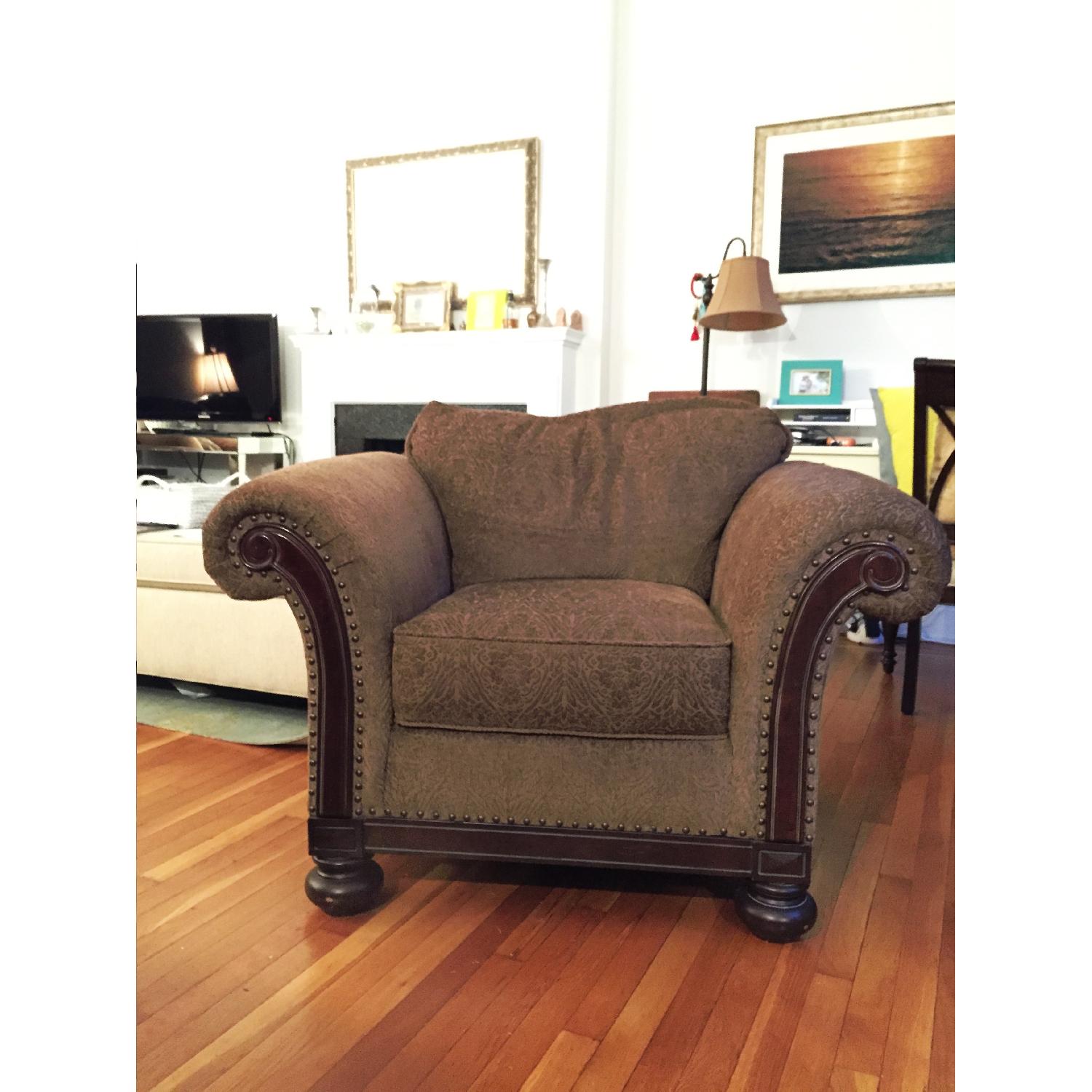 Victorian Style Plush Arm Chair - image-3