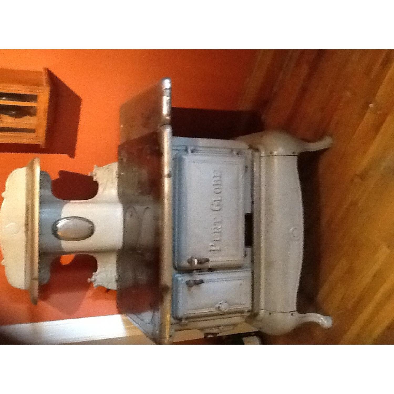 Pert Globe Cast Iron Ornate Stove - image-1