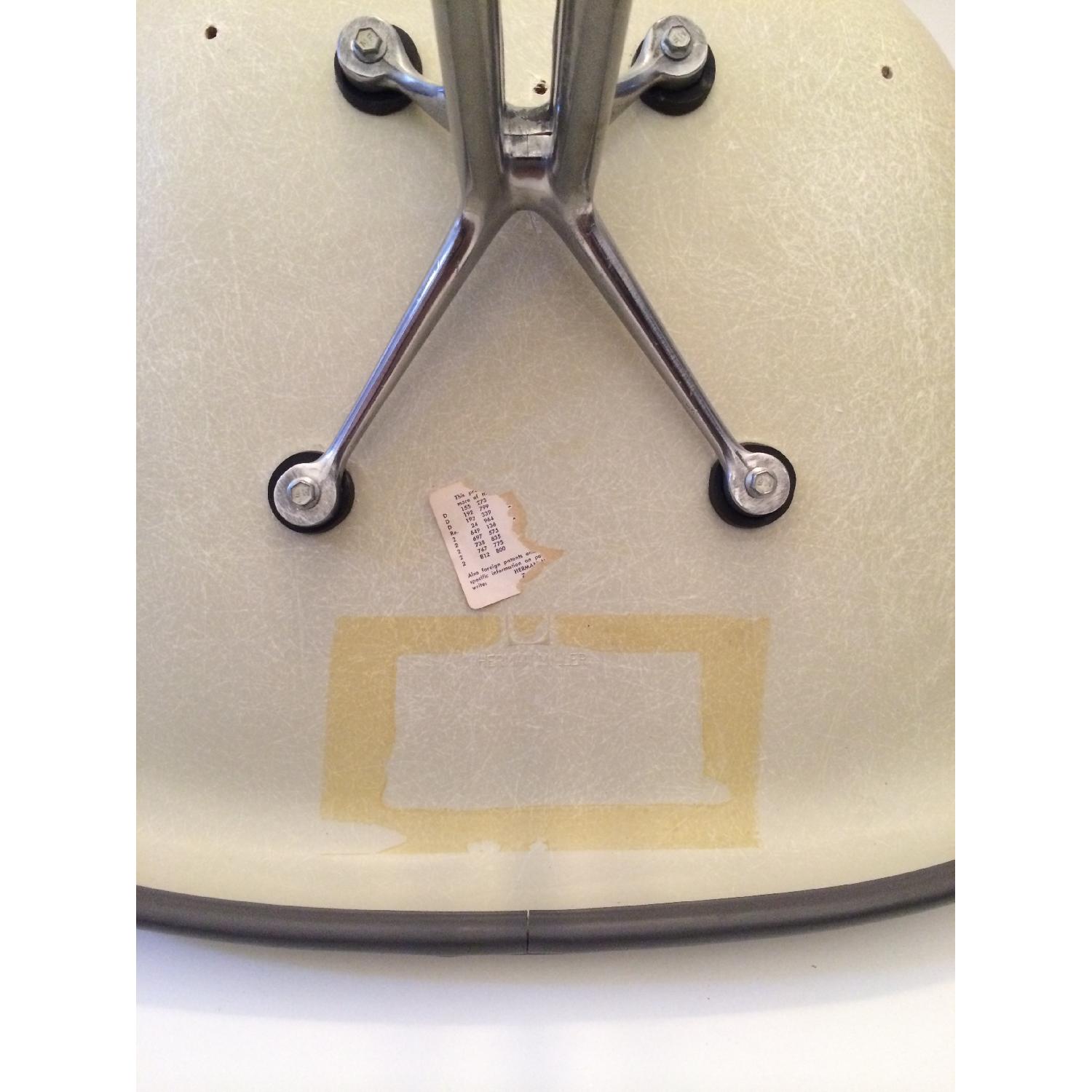 Herman Miller La Fonda Alexander Girard Off- White Naugahyde + Fiberglass Armchair - image-8