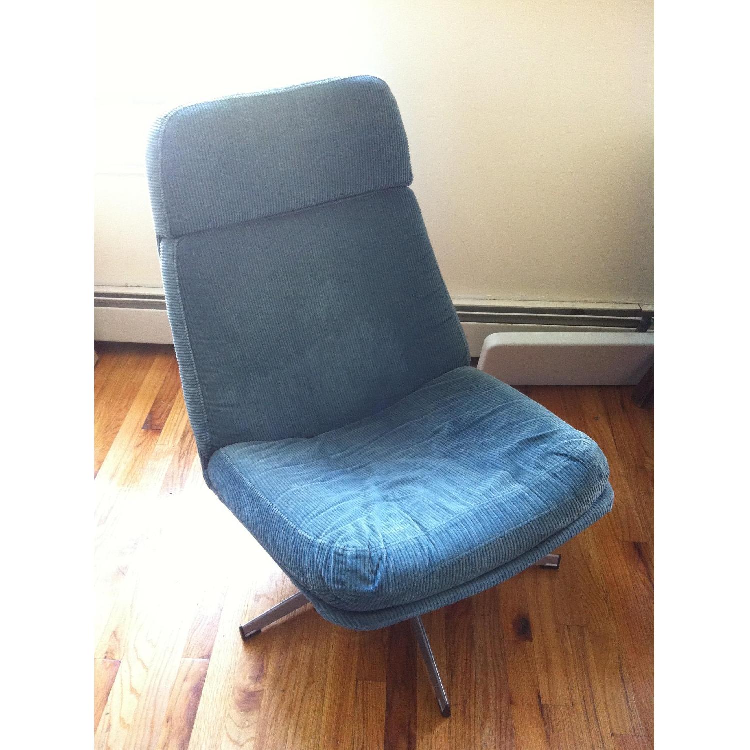 Retro Chair - image-1