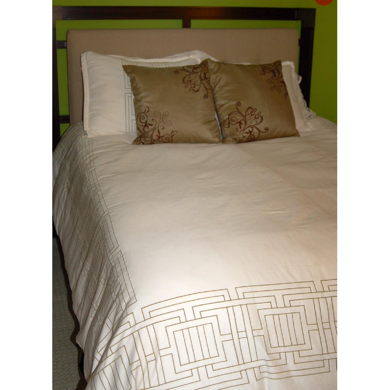 Safavieh Queen Bedroom Set - image-1