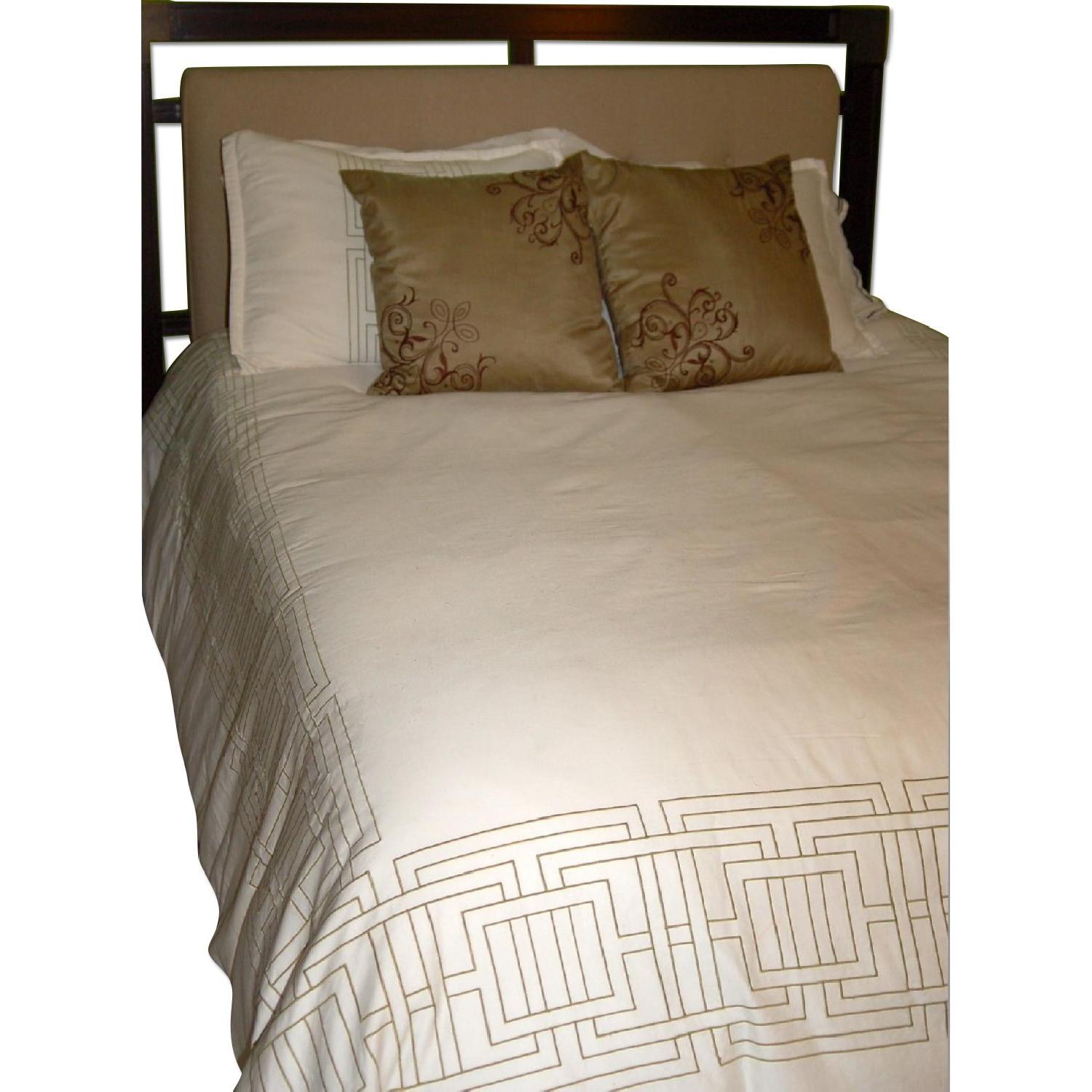 Safavieh Queen Bedroom Set - image-0