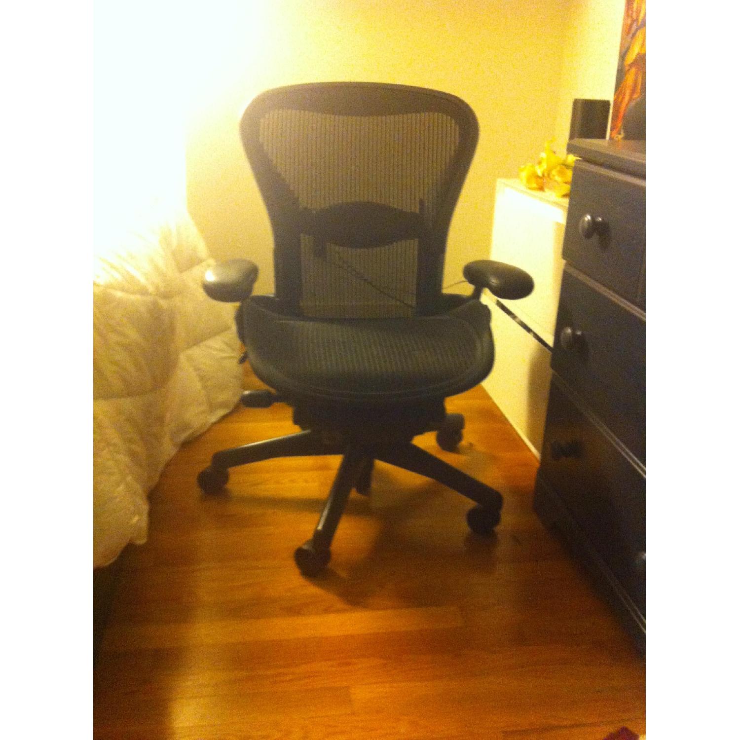 Herman Miller Aeron Chair - image-4