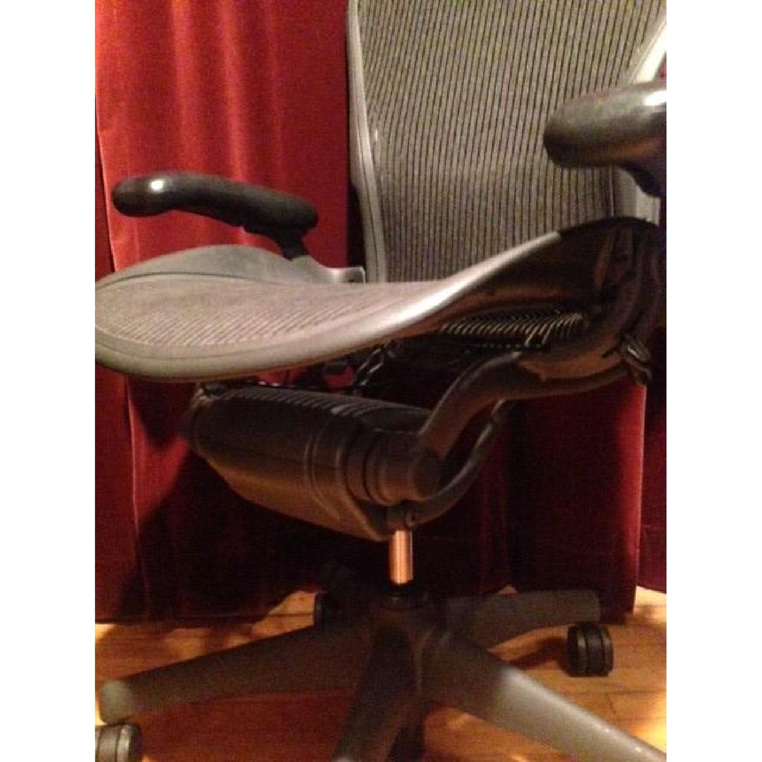 Aeron Chair with PostureFit - Anthracite - image-5
